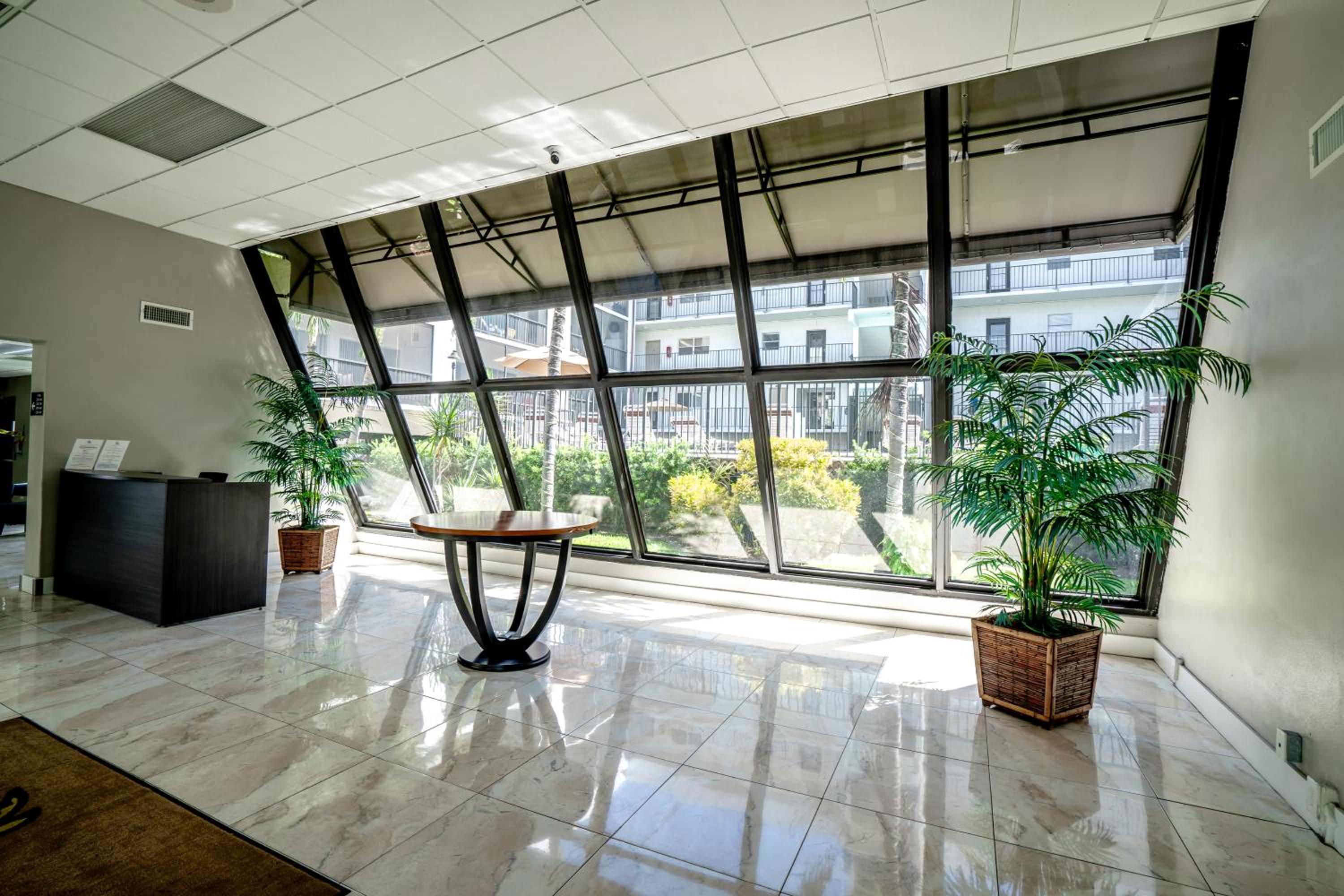 Le Cartier Apartments Sunny Isles view 3