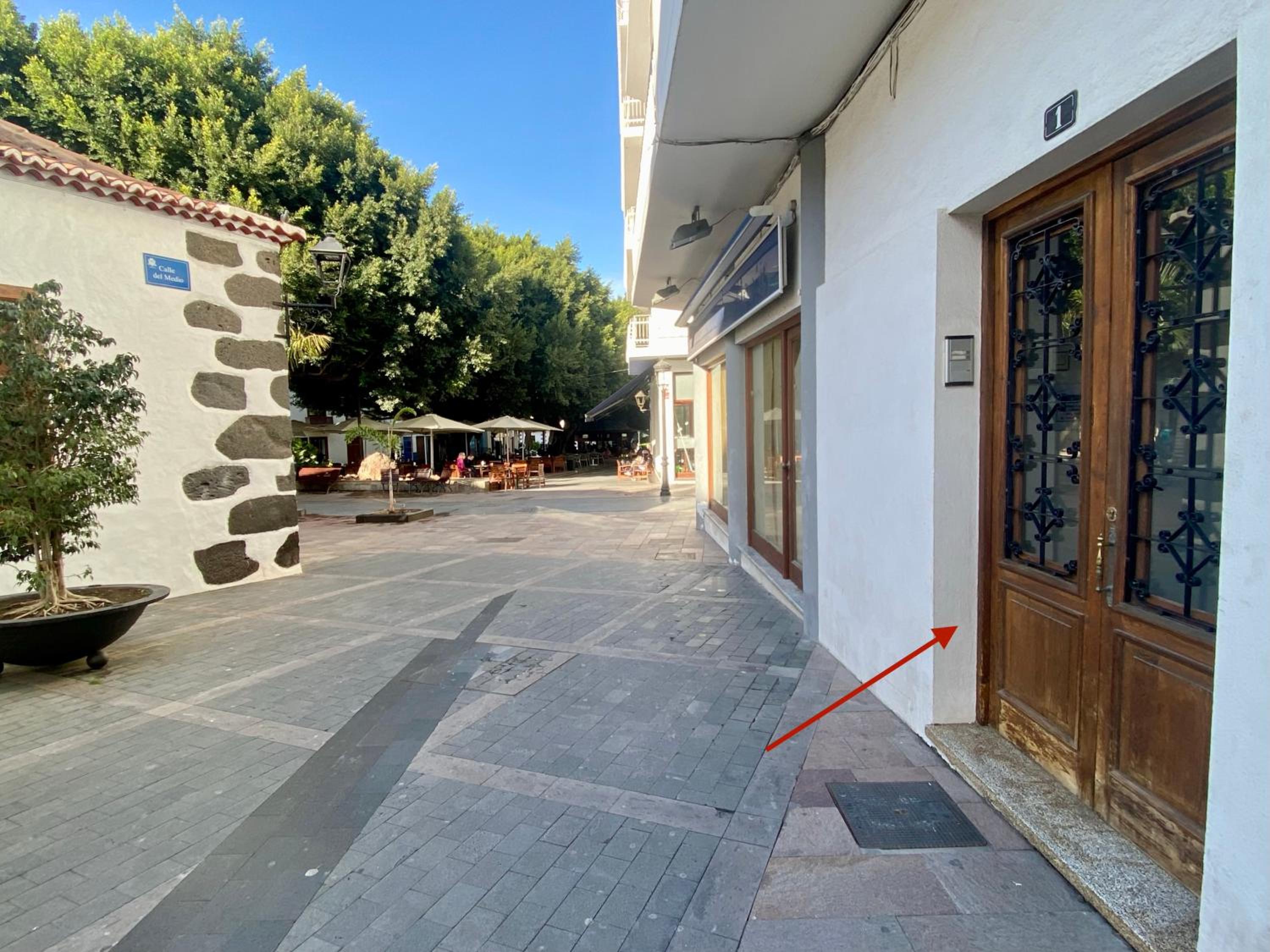VISTA PLAZA - Exceptional Location