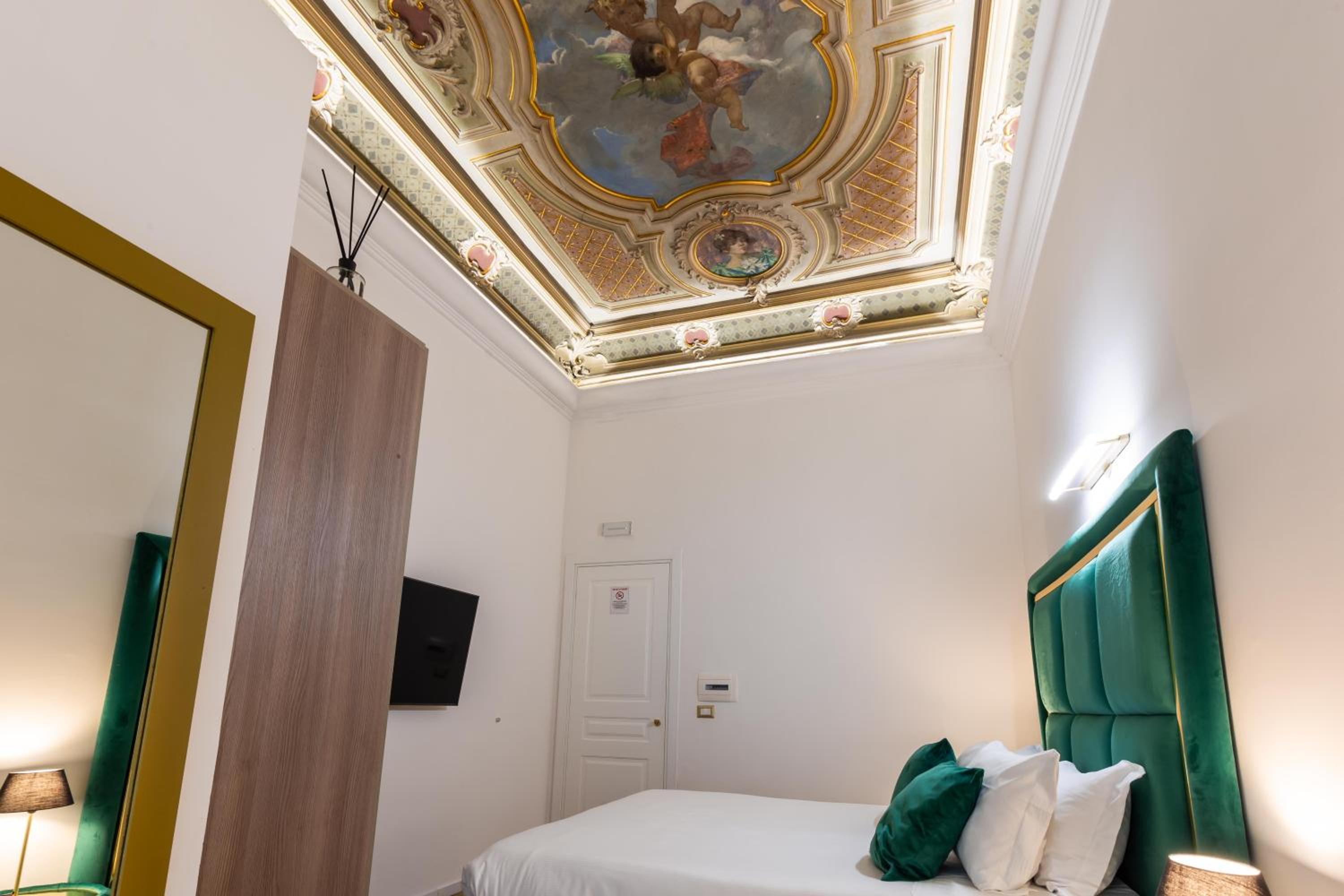 Cavour LR Collection