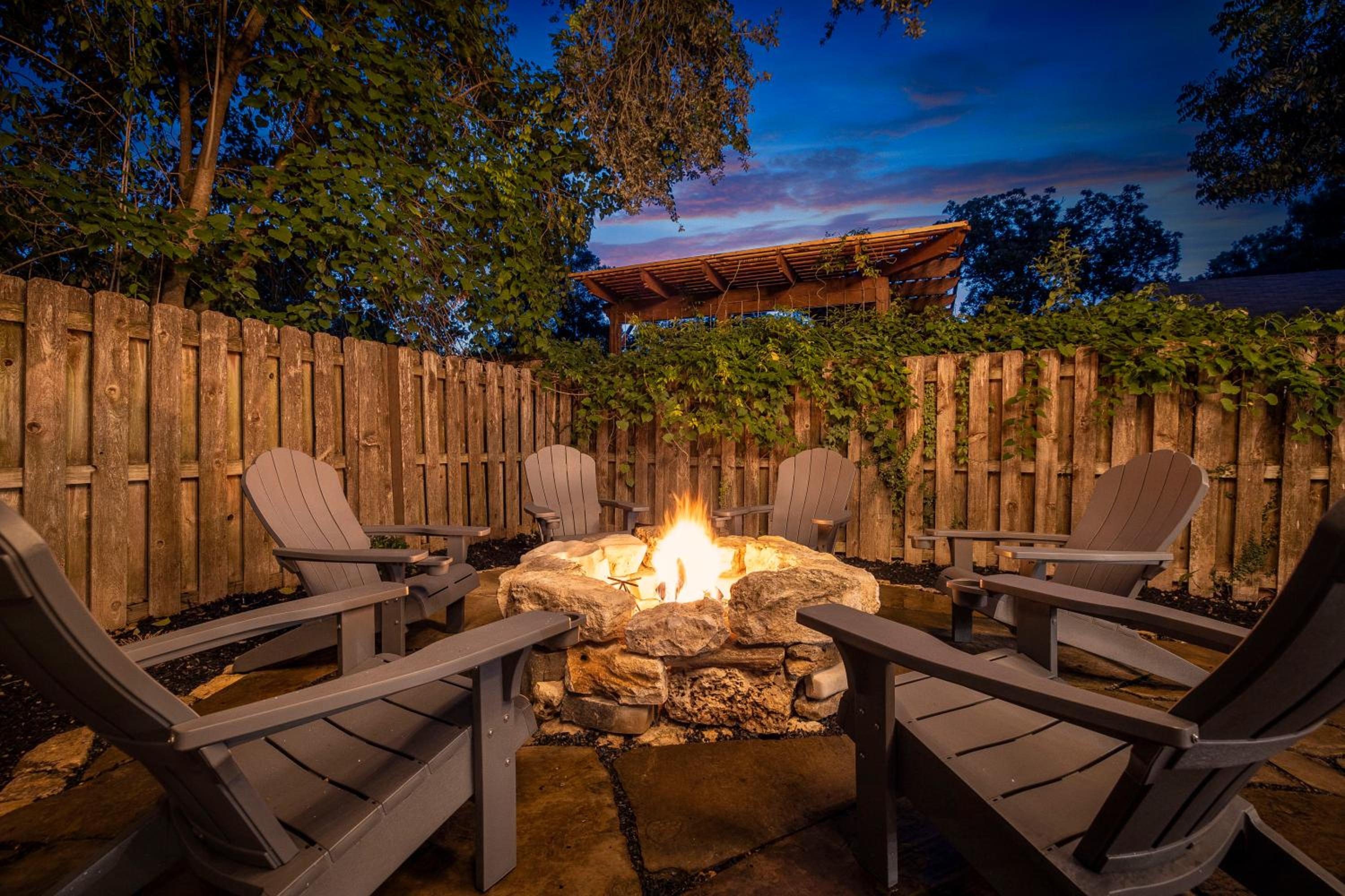 Updated 4/3 - Walk to Landa Park & Schlitterbahn! view 3