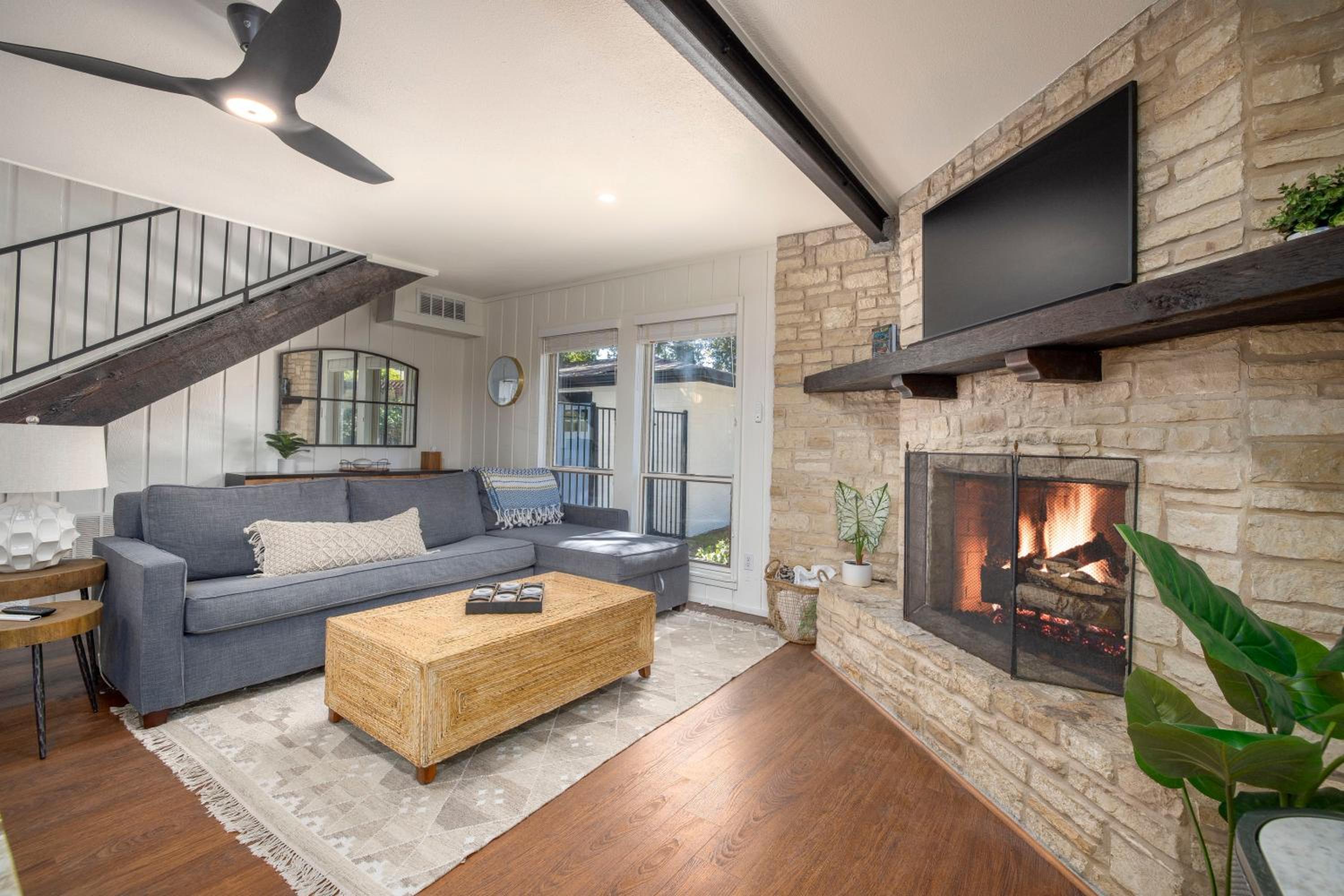Updated 4/3 - Walk to Landa Park & Schlitterbahn! view 2