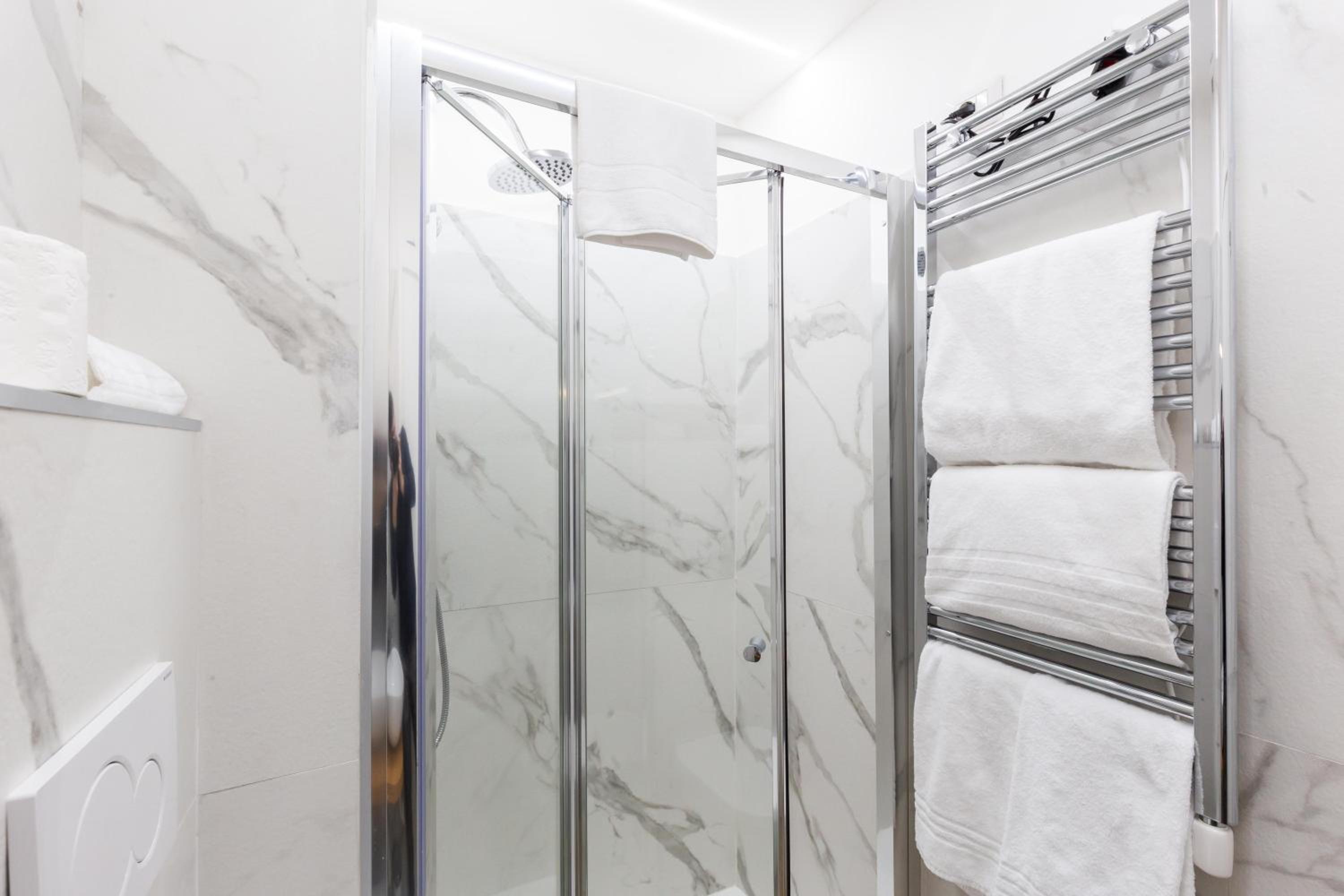 Cavour LR Collection