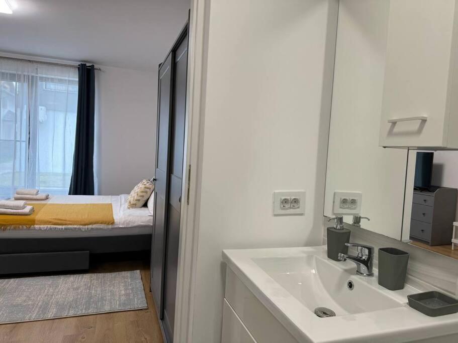 Sky Residence Airport Therme Otopeni 2 view 2