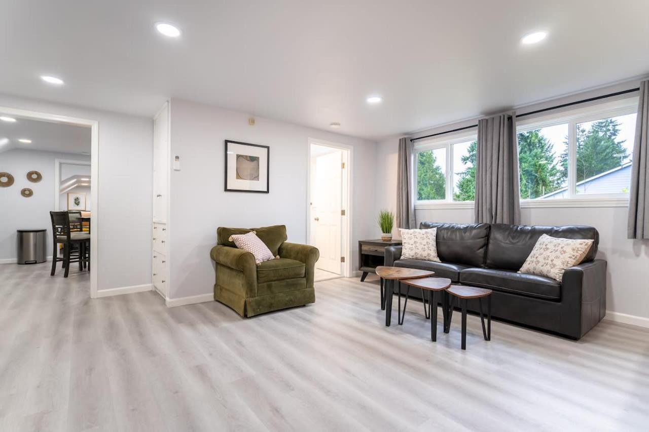 Burien's Top Unit with Spa-Inspired Bathroom view 4