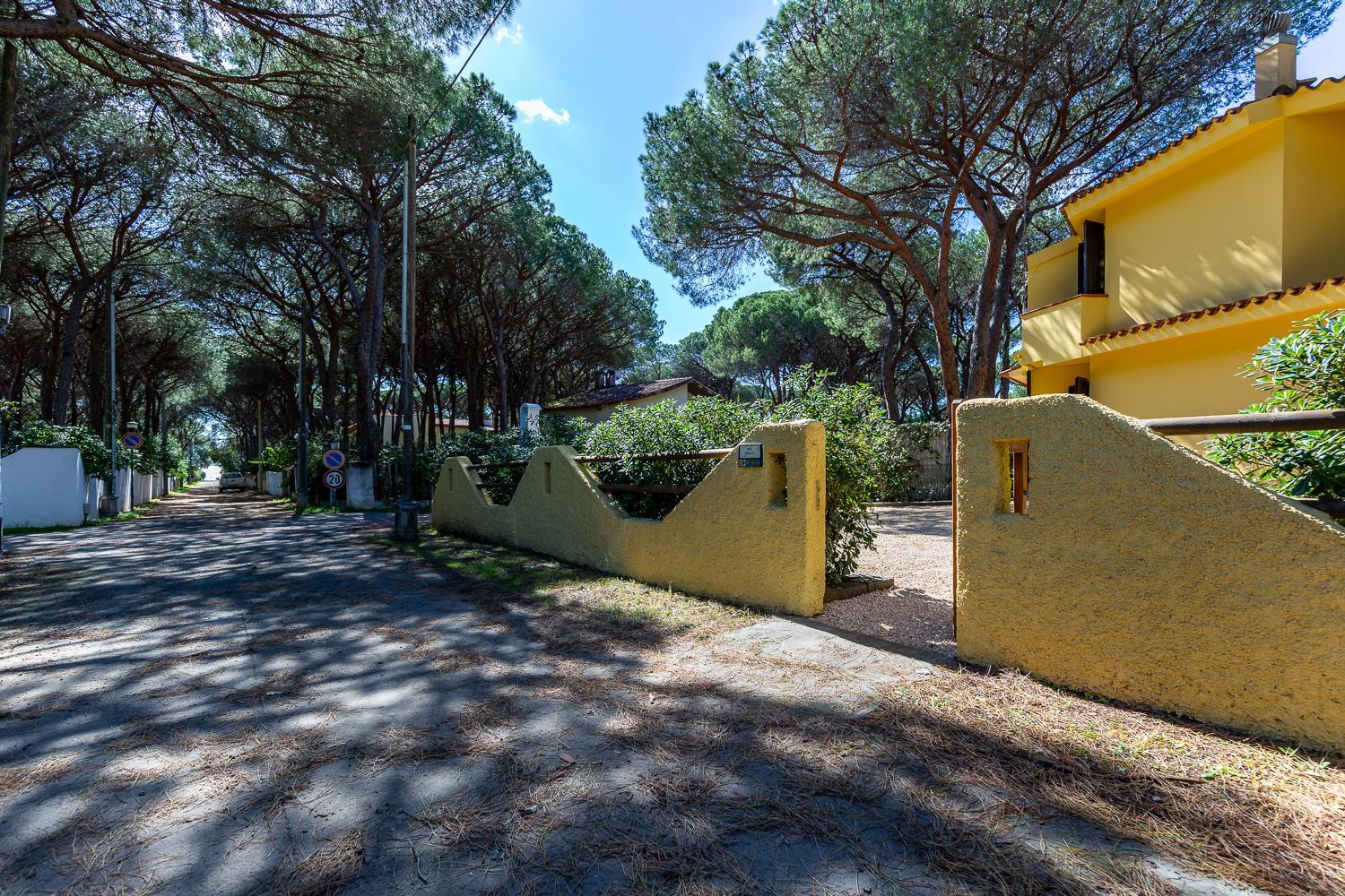 Villa Gabriella near the beach view 3