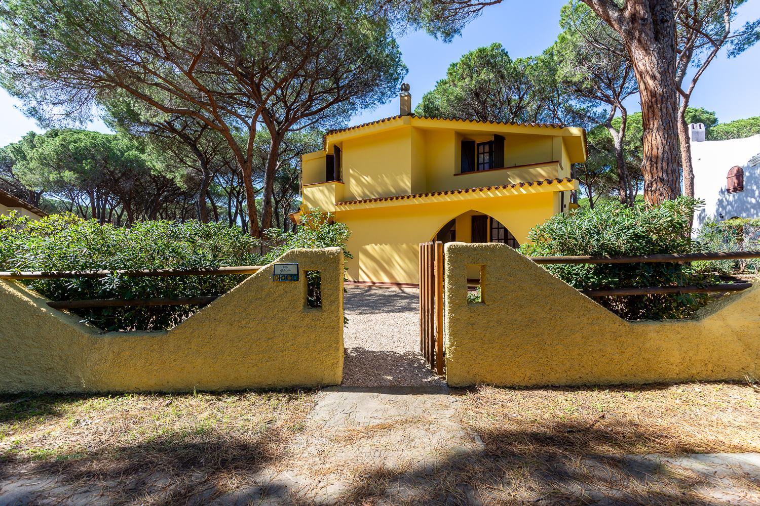 Villa Gabriella near the beach view 2