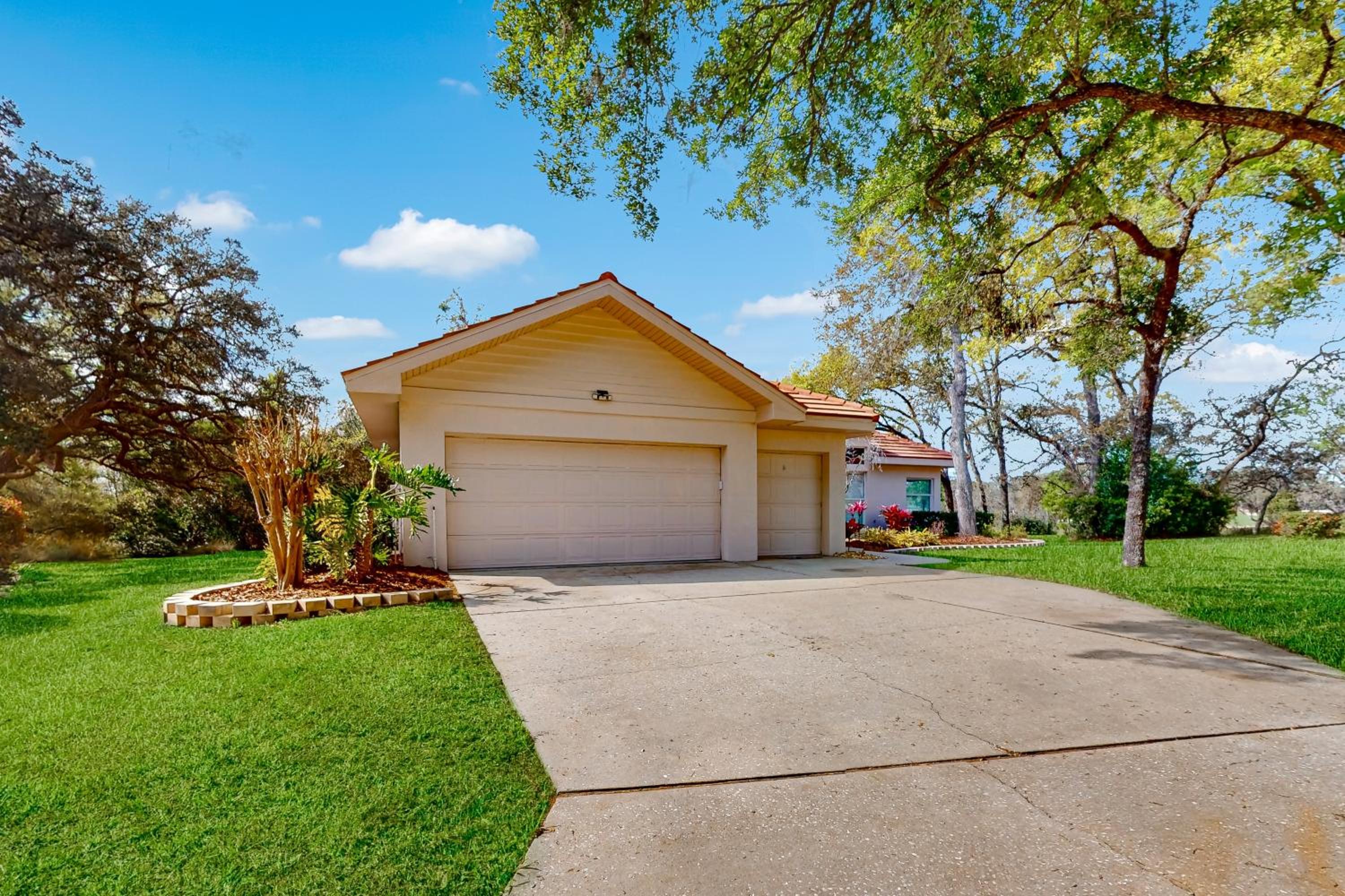 Golfers Oasis with Pool in Black Diamond Ranch!
