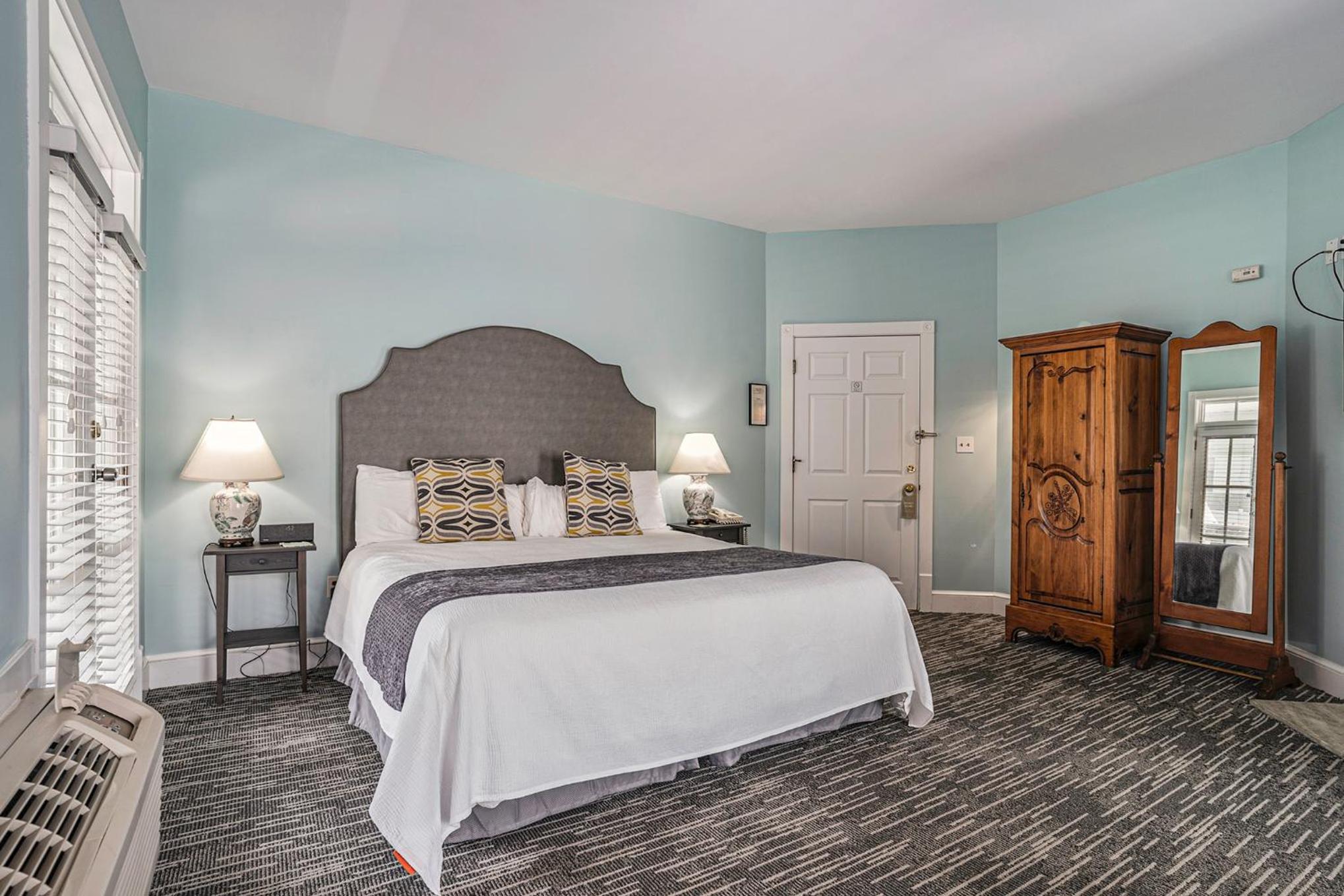 Harbor House Inn