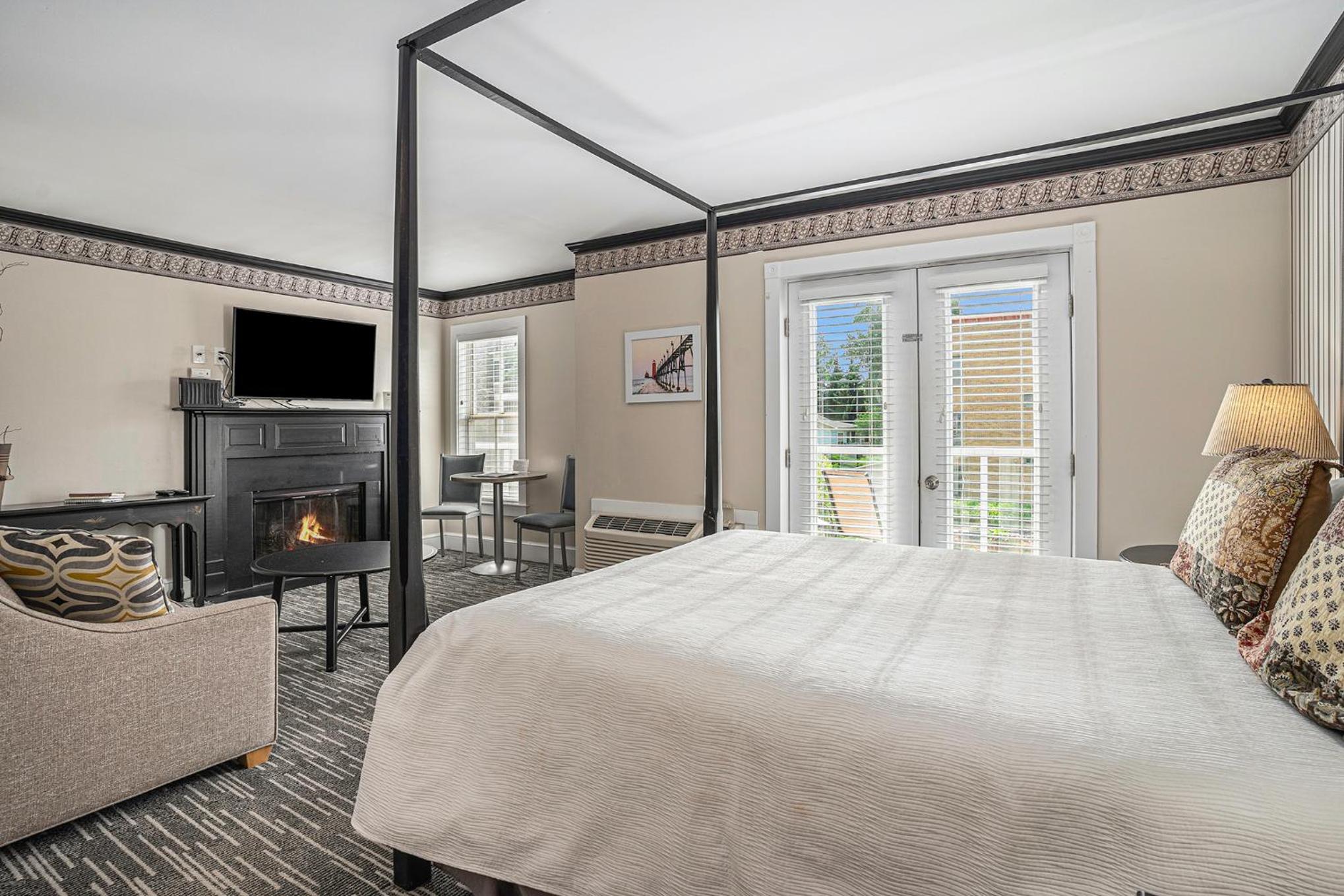 Harbor House Inn