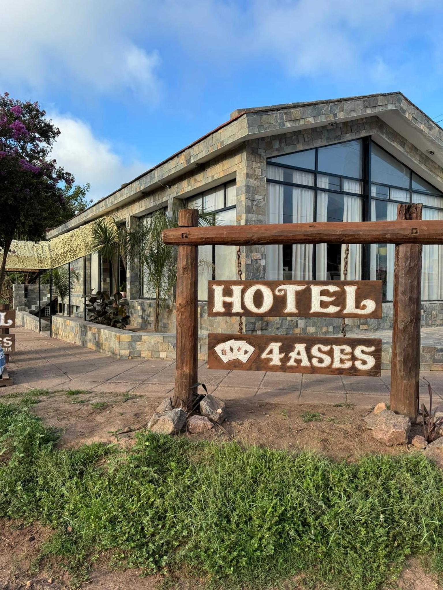 4 Ases Hotel