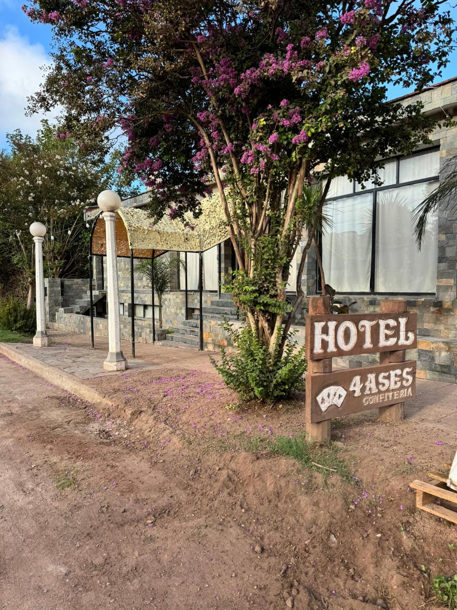 4 Ases Hotel