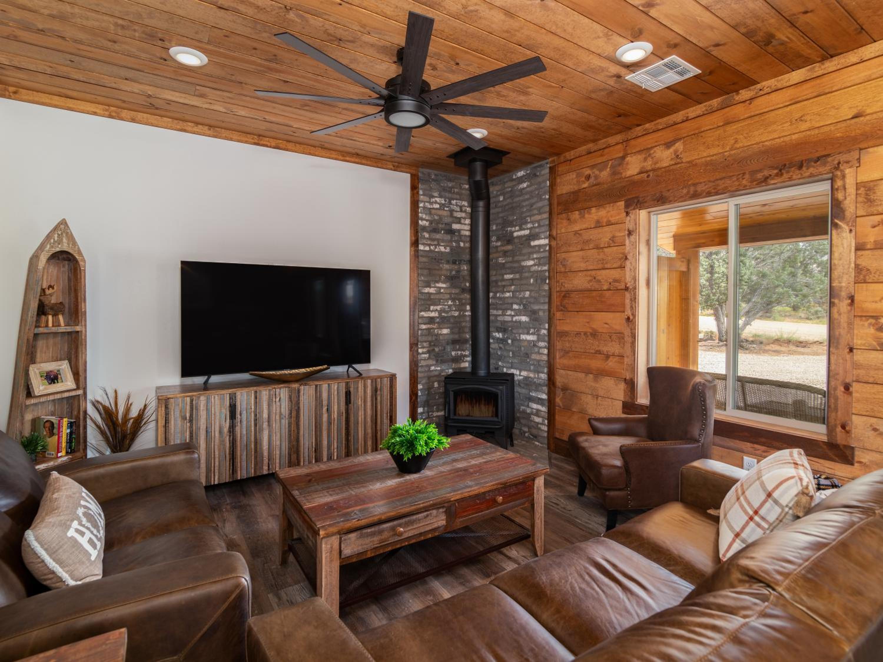 Sego Lily-Amazing Views, Hot Tub, Fire Pit, Stargazing view 5