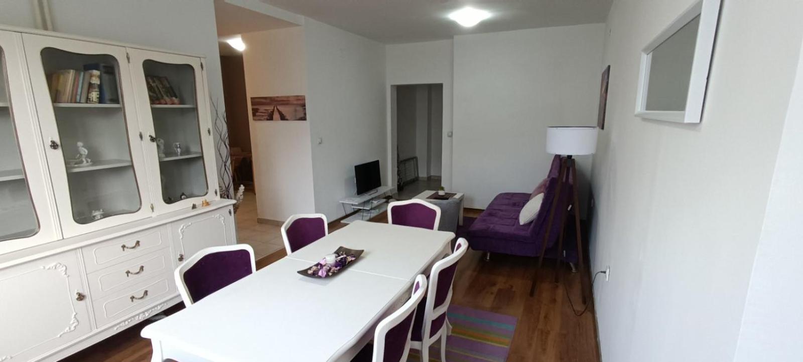 Lovely square apartment Purple Velvet 43 Macedonia Stree view 3
