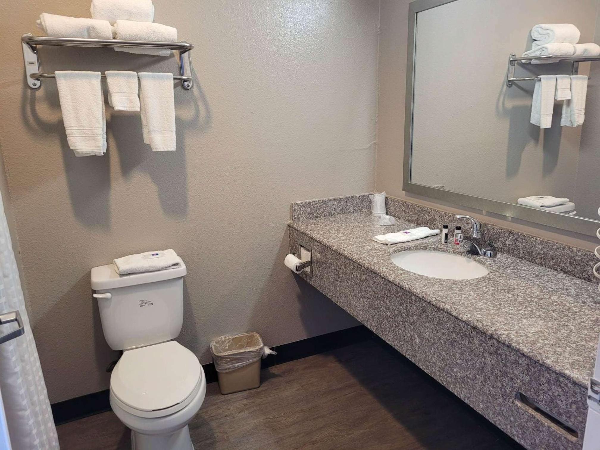Days Inn & Suites by Wyndham Gonzales TX