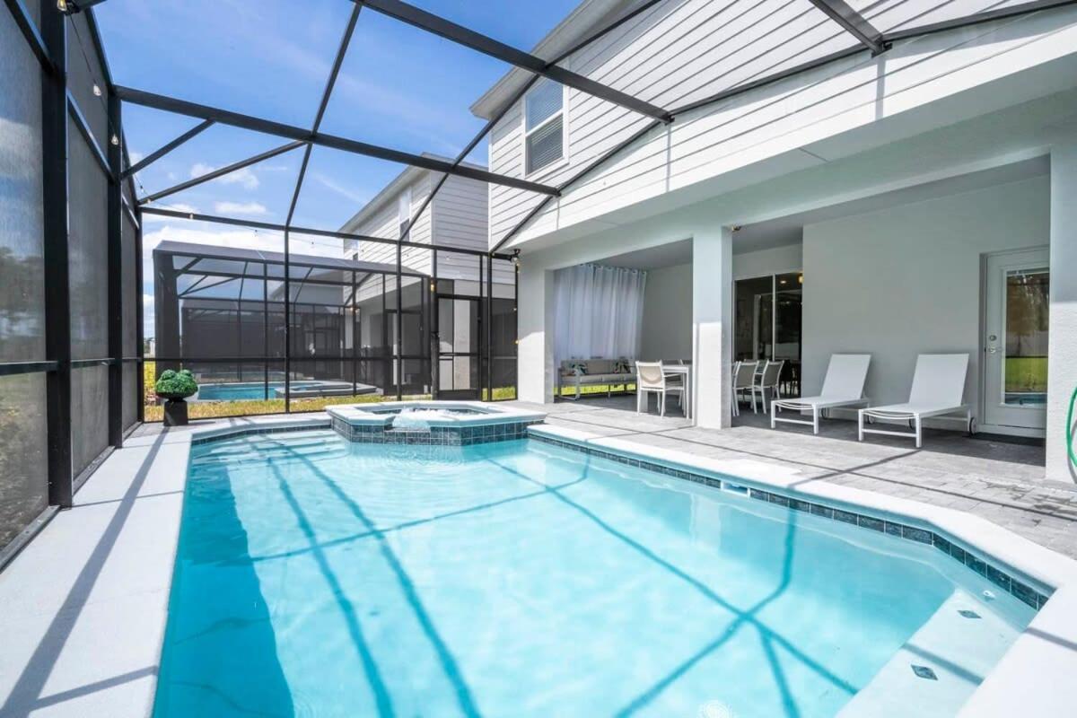Gorgeous 6Bd w Pool Game Room at Windsor Island 4450 view 3