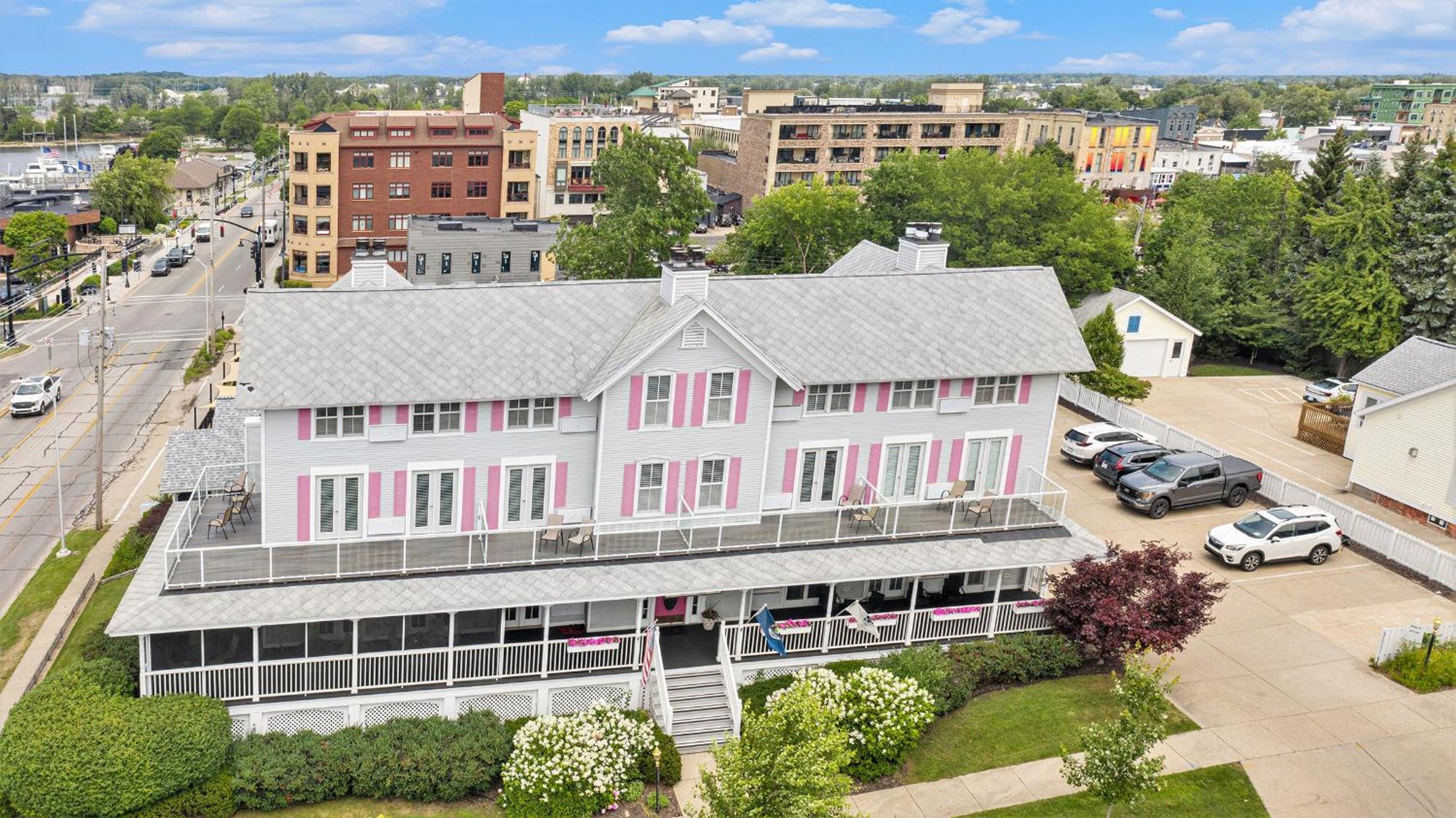 Harbor House Inn