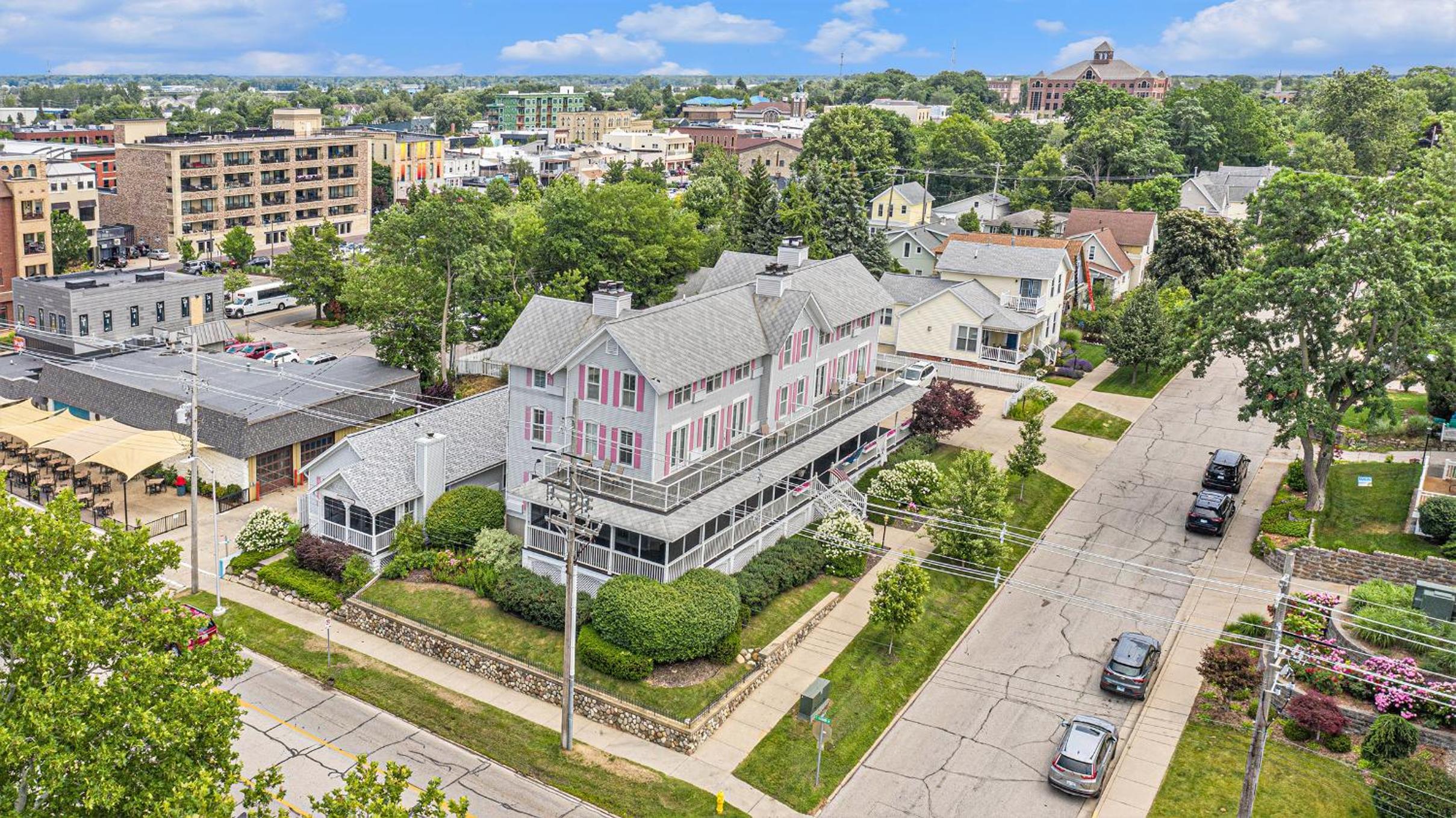 Harbor House Inn