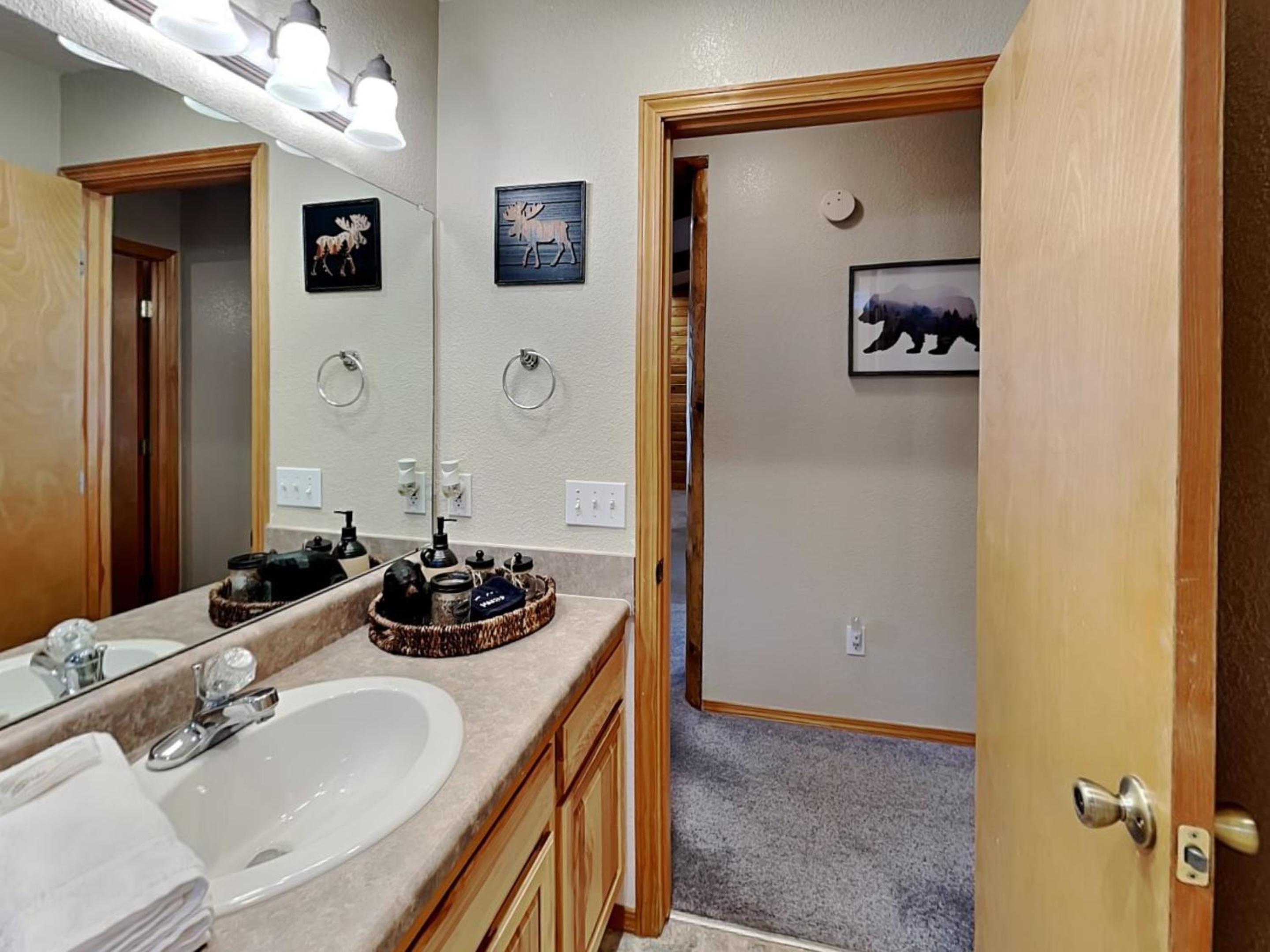 4 Bears 1 Cave
