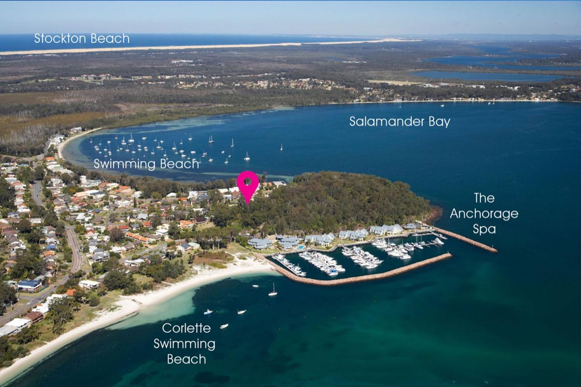 Cloud Nine, 18 Wynne Cres - heated pool, waterviews, beach