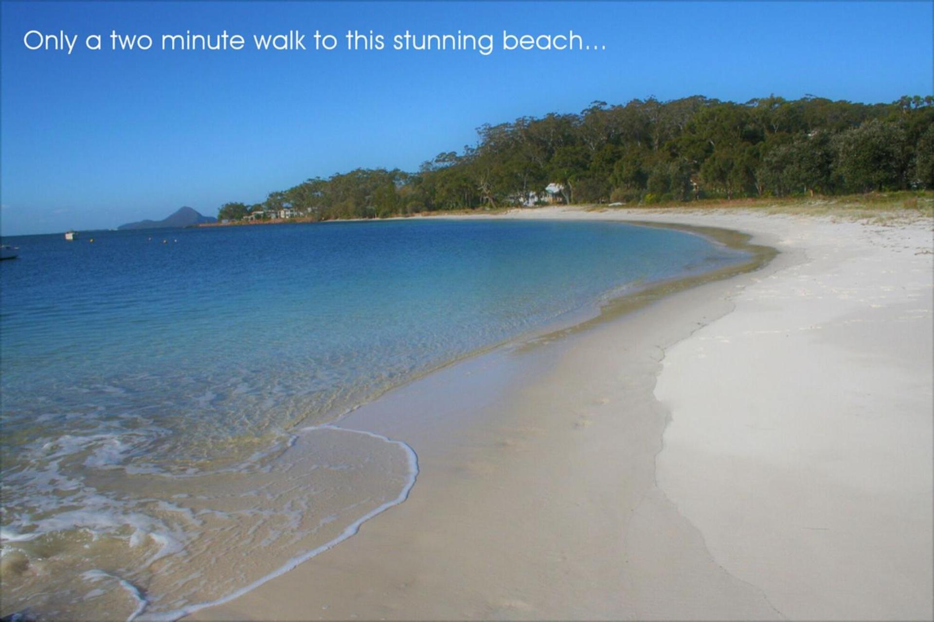 Cloud Nine, 18 Wynne Cres - heated pool, waterviews, beach