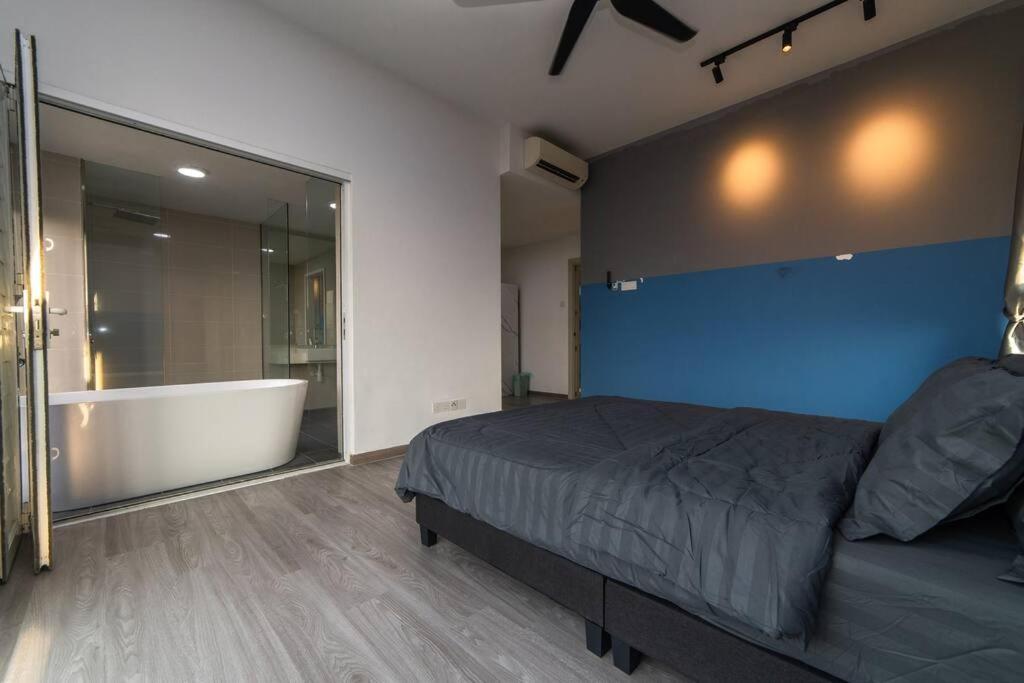 Midvalley Indigo Sky 3BR Mosaic Southkey w bathtub by Our Stay