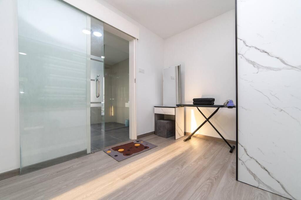 Midvalley Indigo Sky 3BR Mosaic Southkey w bathtub by Our Stay