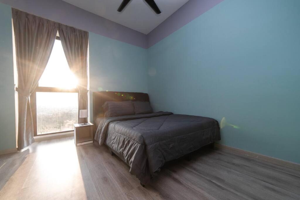 Midvalley Indigo Sky 3BR Mosaic Southkey w bathtub by Our Stay