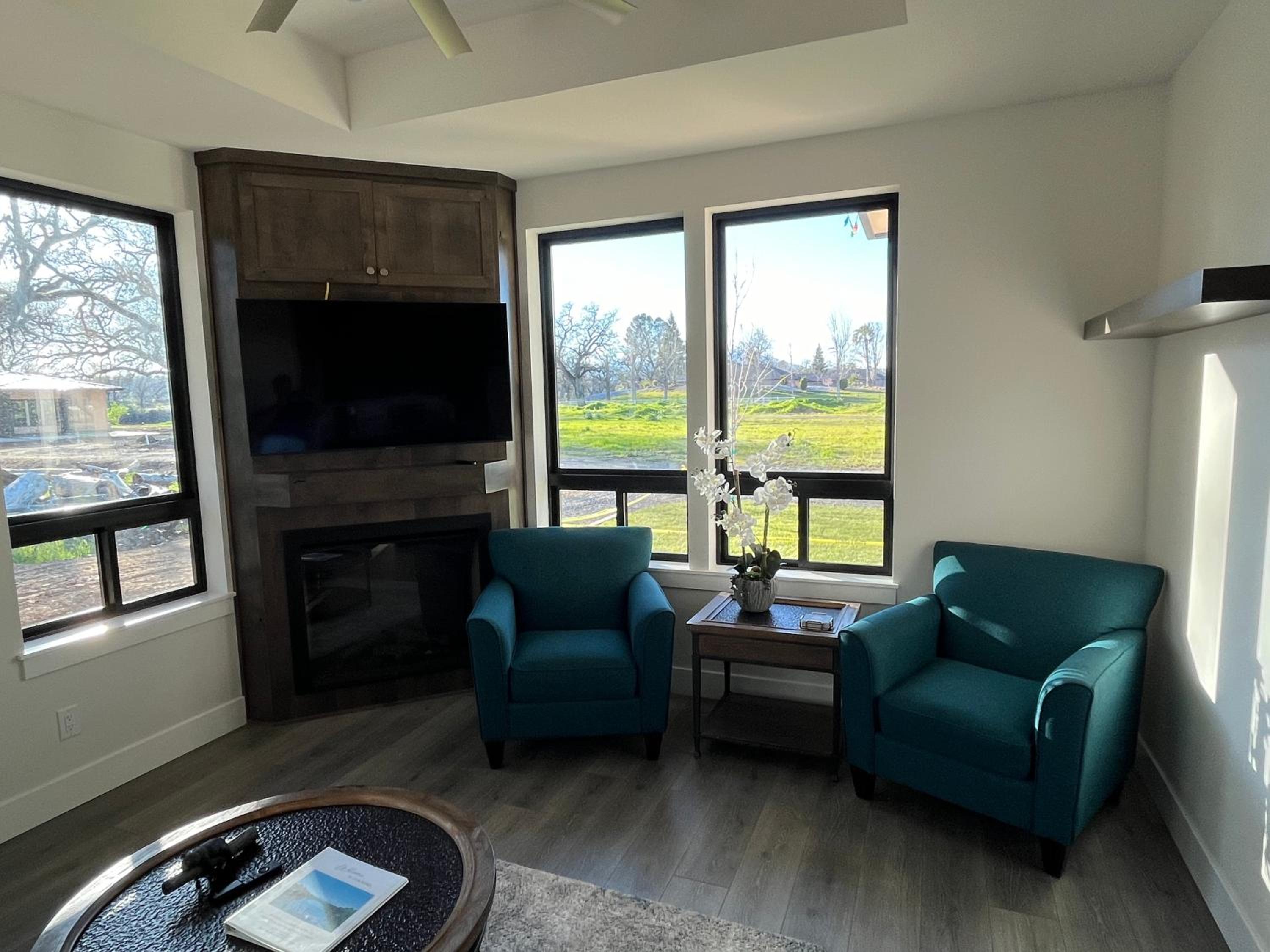 Two bedroom with river access view 4