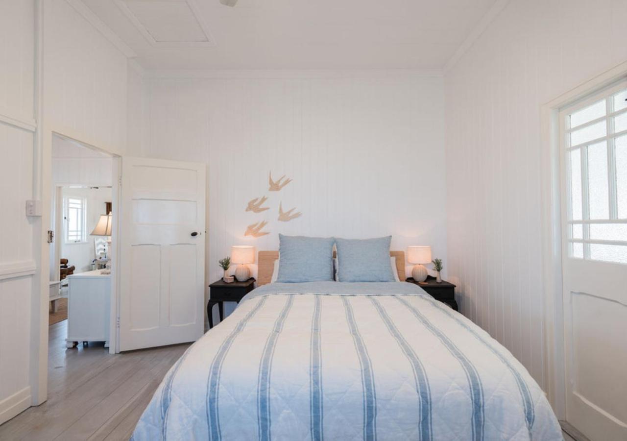 Pretty Pink Queenslander - Spectacular Views, Space and Serenity