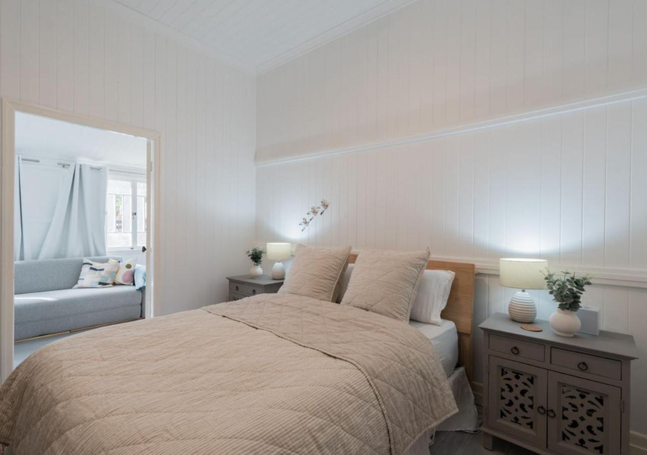Pretty Pink Queenslander - Spectacular Views, Space and Serenity