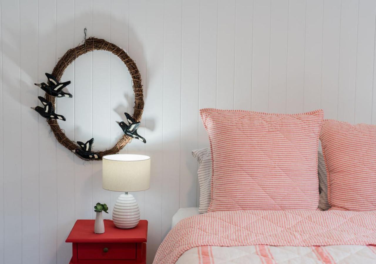 Pretty Pink Queenslander - Spectacular Views, Space and Serenity