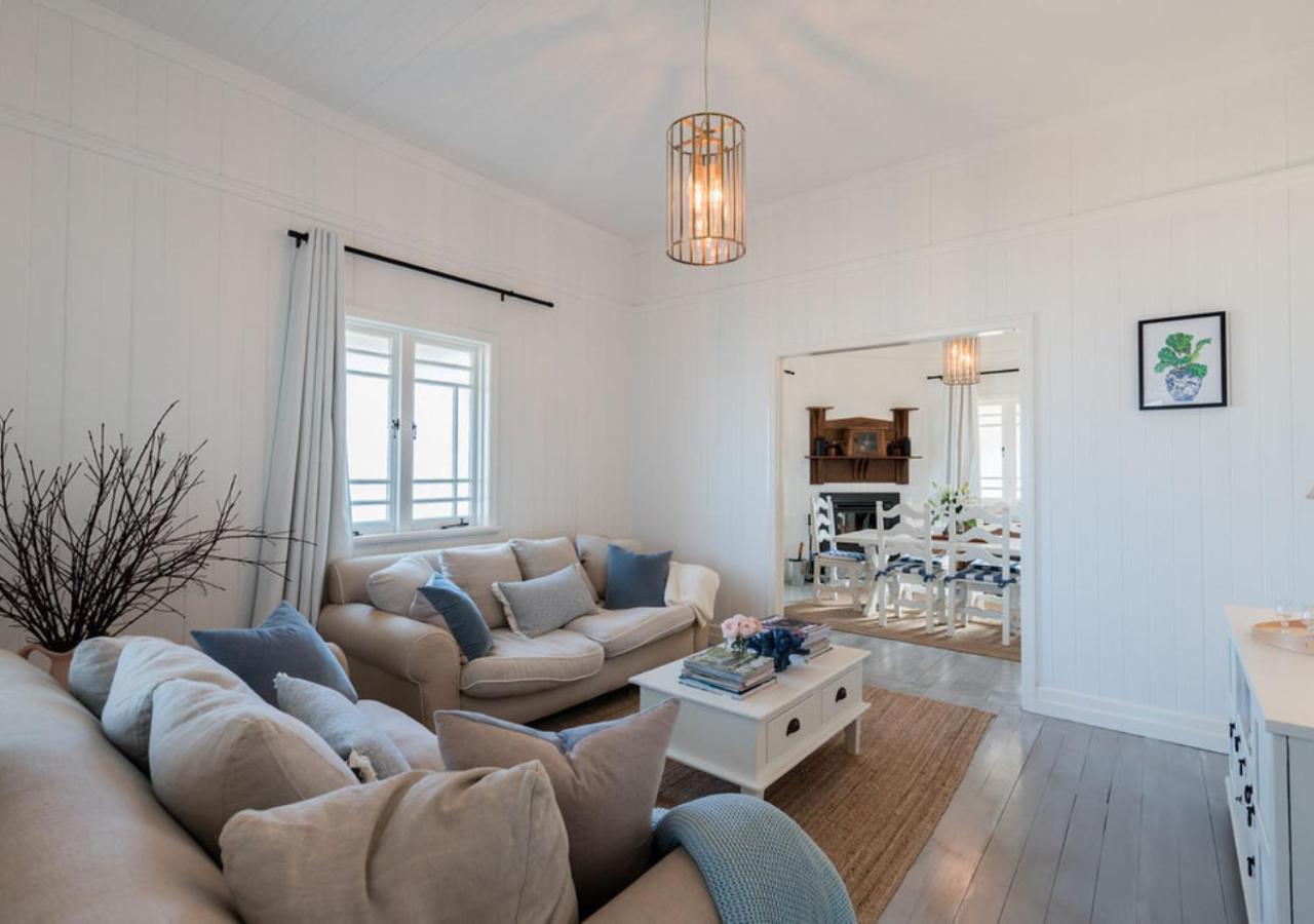 Pretty Pink Queenslander - Spectacular Views, Space and Serenity