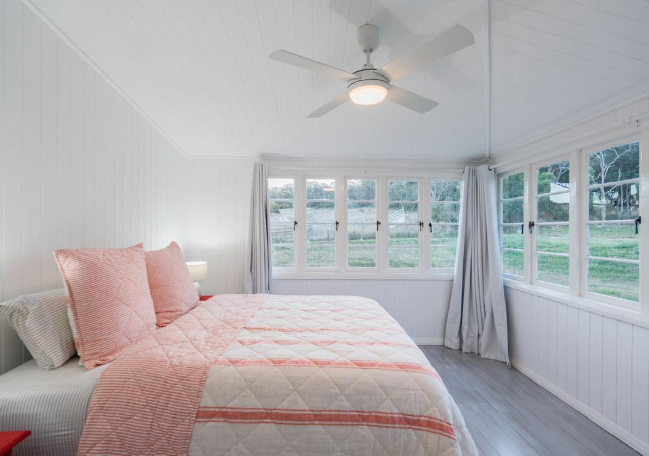 Pretty Pink Queenslander - Spectacular Views, Space and Serenity