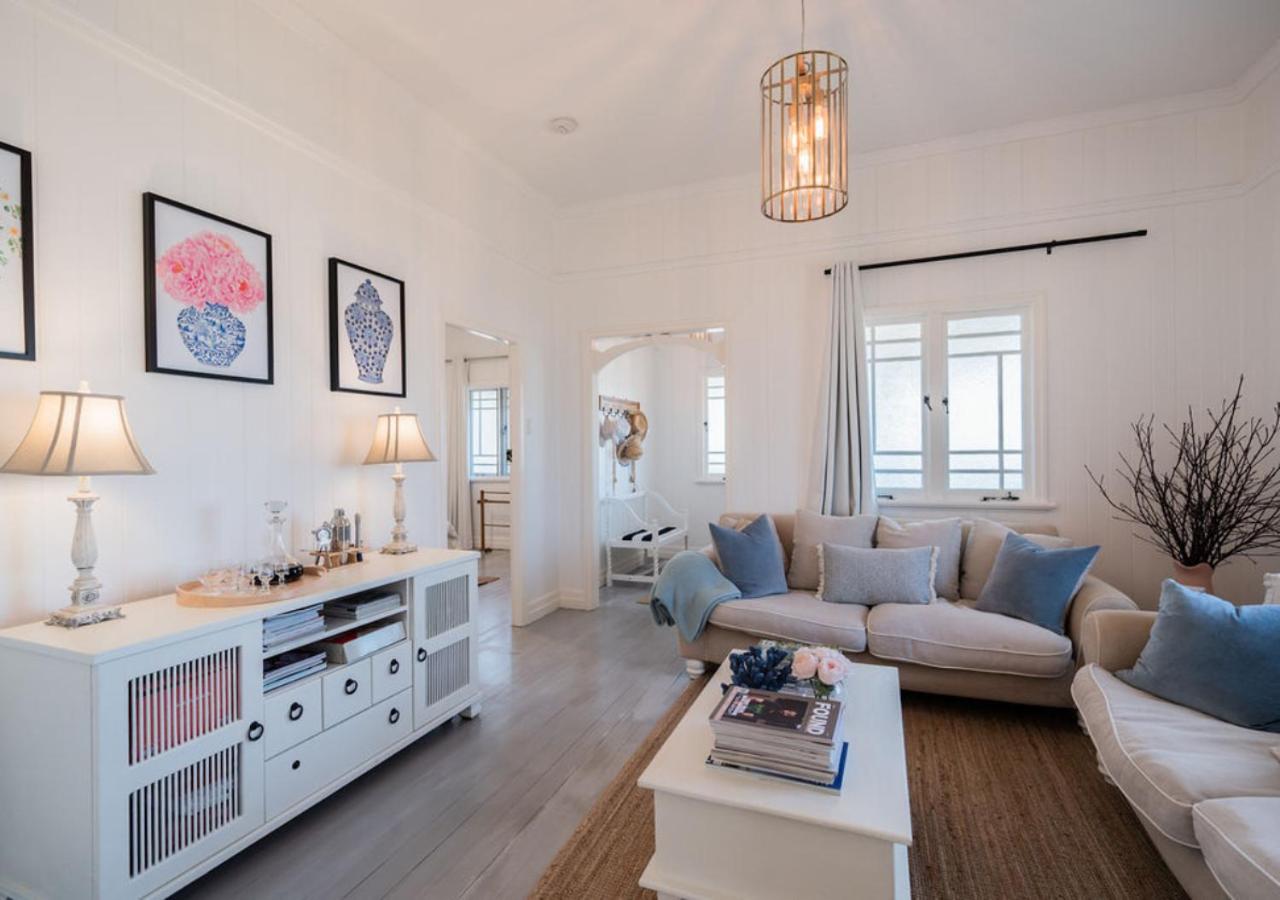 Pretty Pink Queenslander - Spectacular Views, Space and Serenity