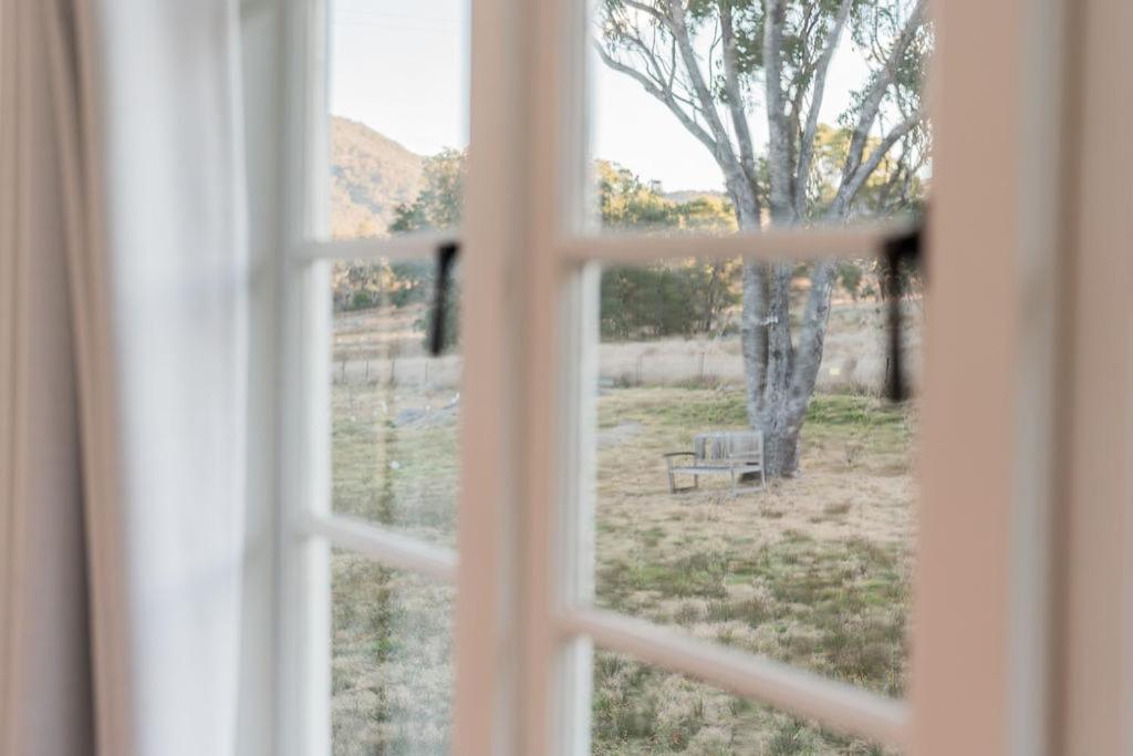 Pretty Pink Queenslander - Spectacular Views, Space and Serenity