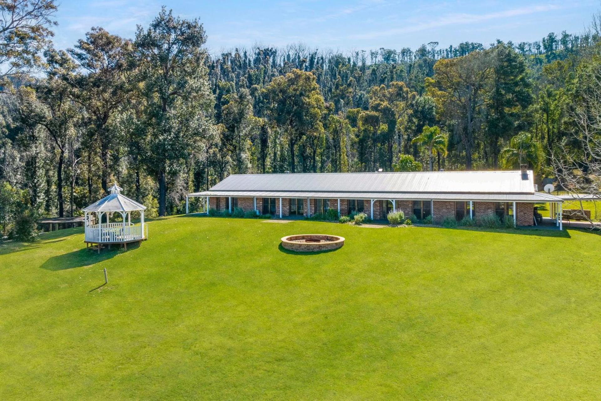 MarMel - Four bedroom home with pool and fire pit