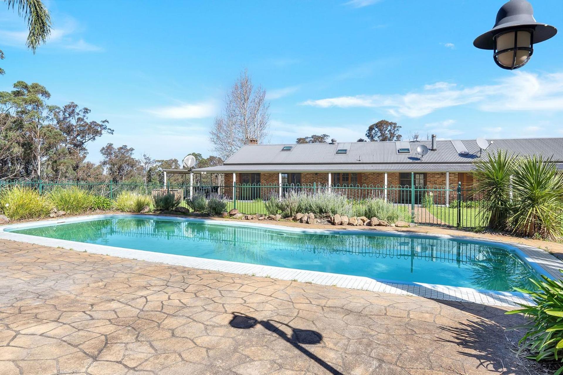 MarMel - Four bedroom home with pool and fire pit