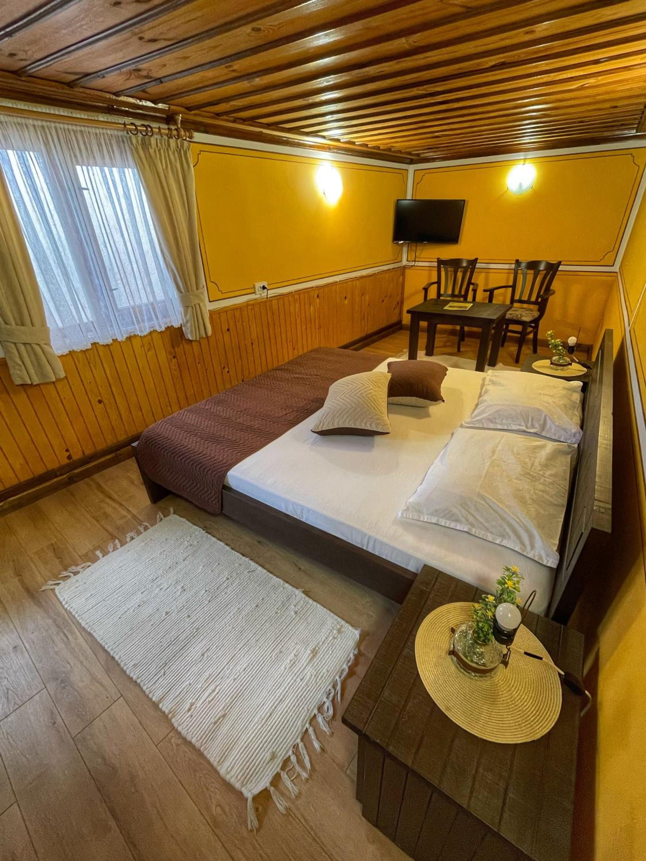 Guest rooms Colorit