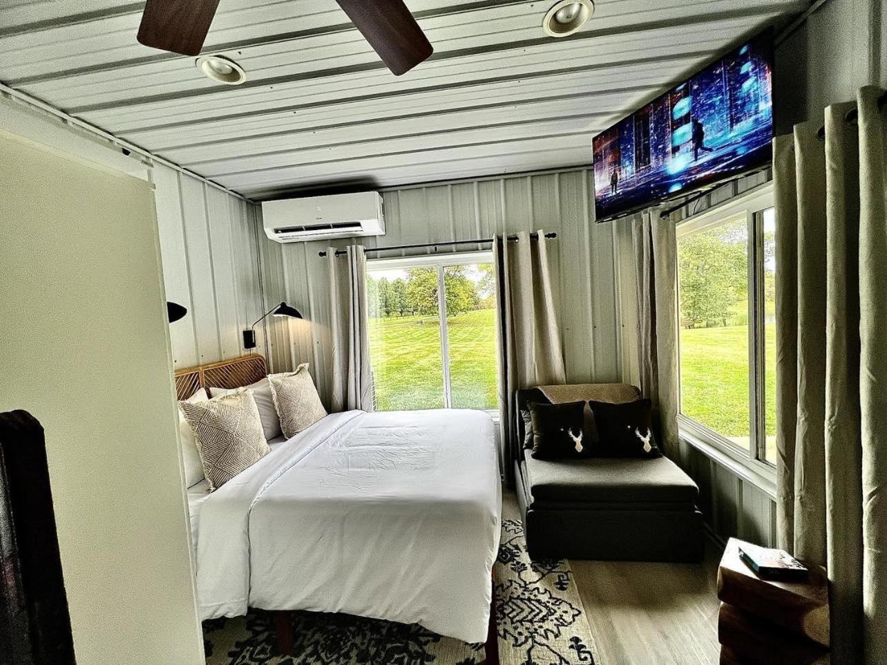 Bloomington Vacations - Mantra Bungalow At Asana Lake Retreat - Property Image 2