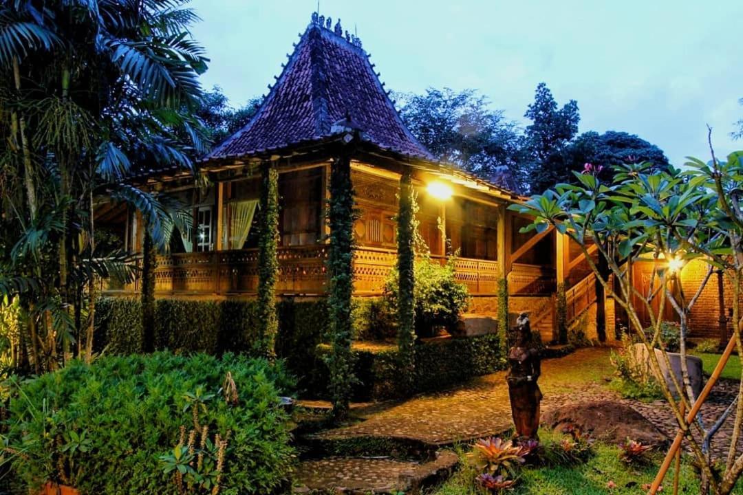 Hills Joglo Villa, Ungaran - 10