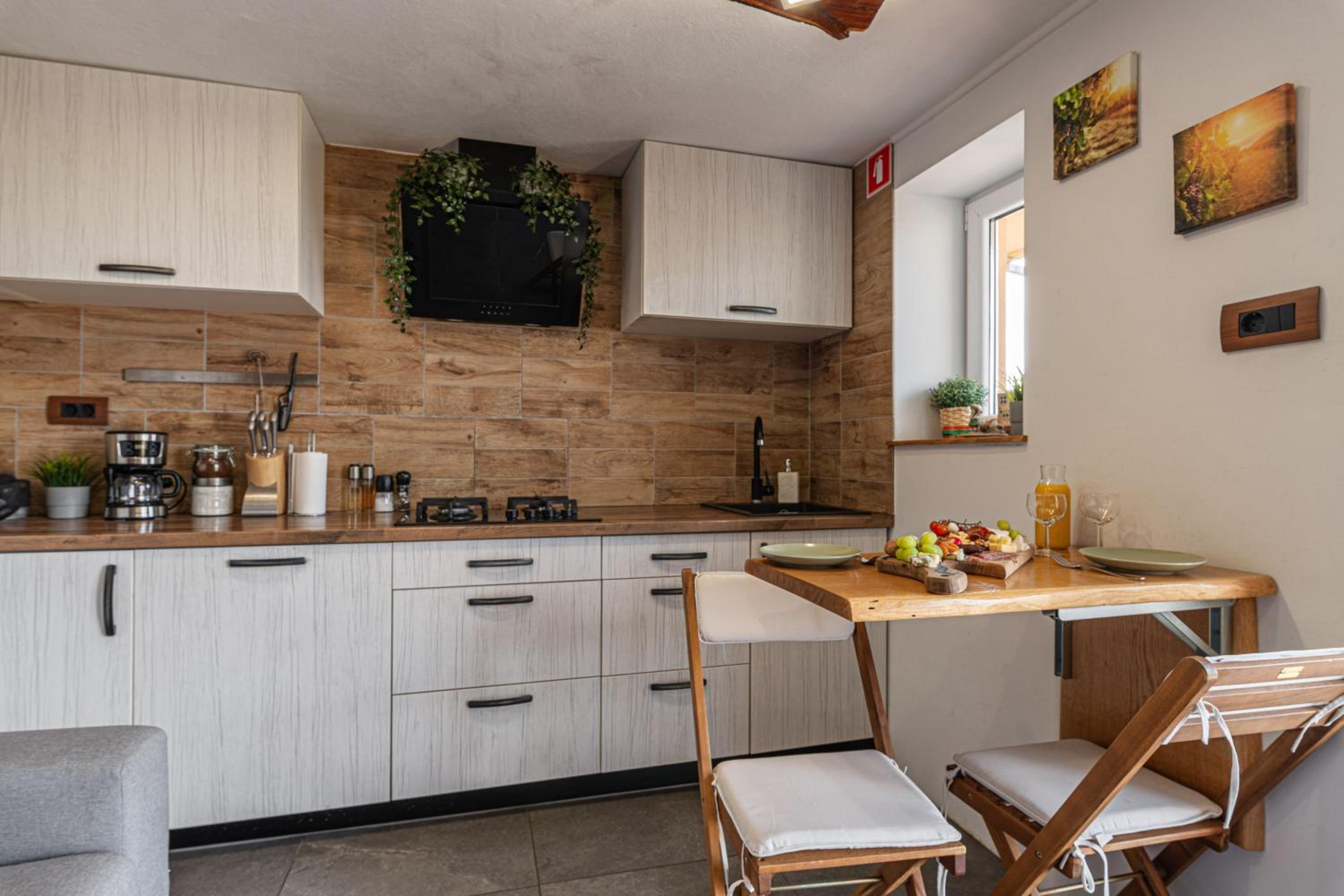 Vineyard Cottage Sunny Hill - Happy Rentals view 5