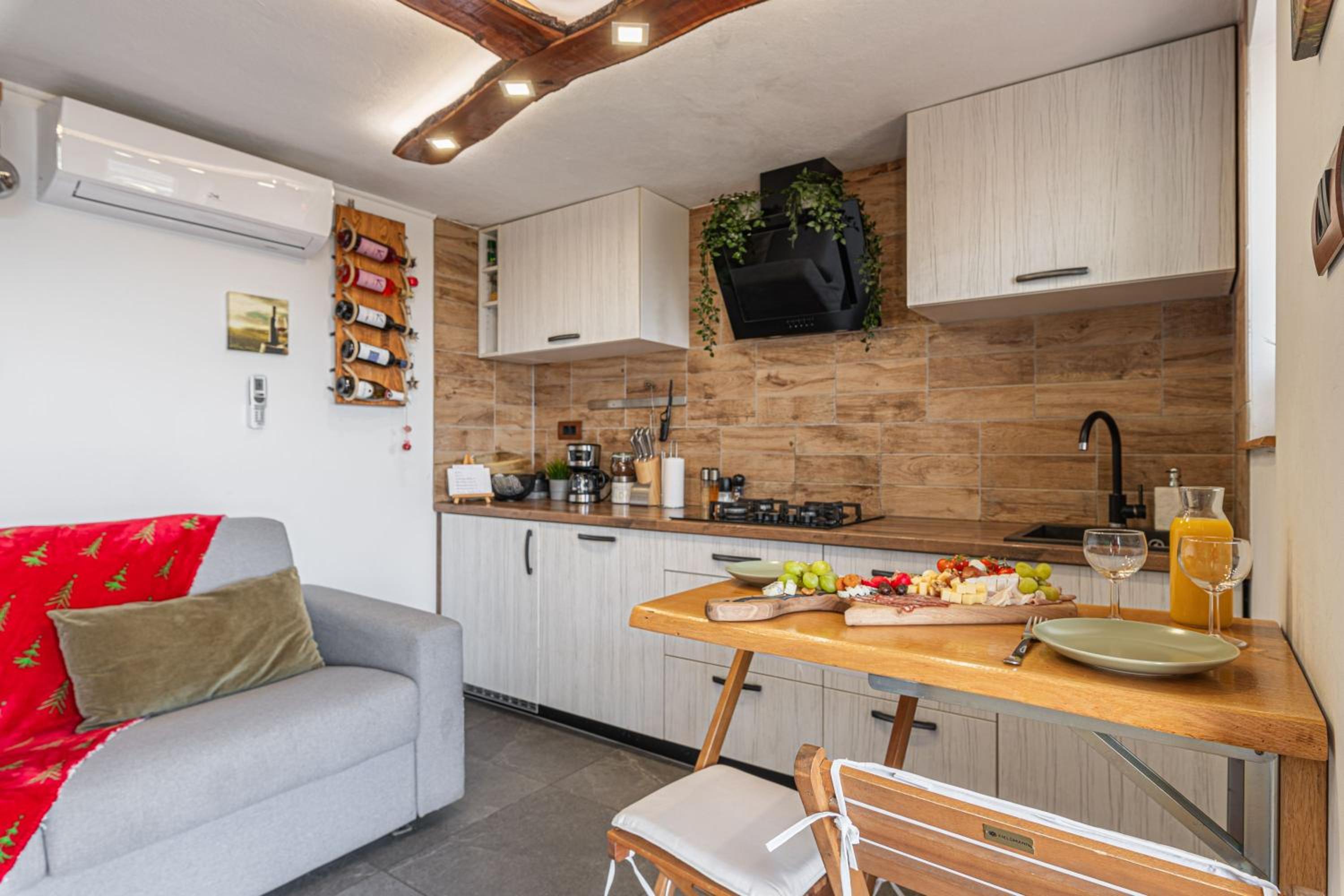 Vineyard Cottage Sunny Hill - Happy Rentals view 4