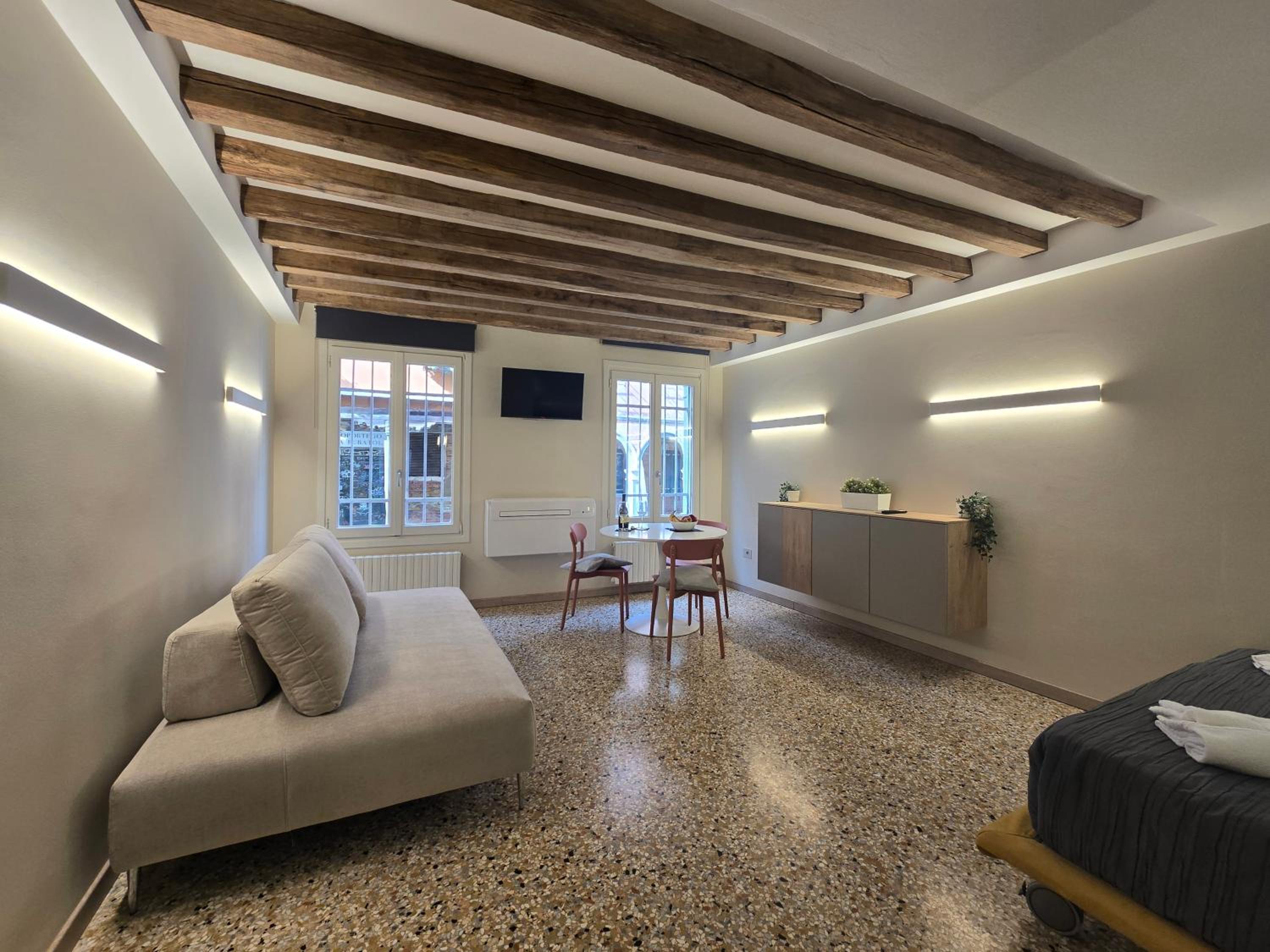 Cozy Studio with Canal View