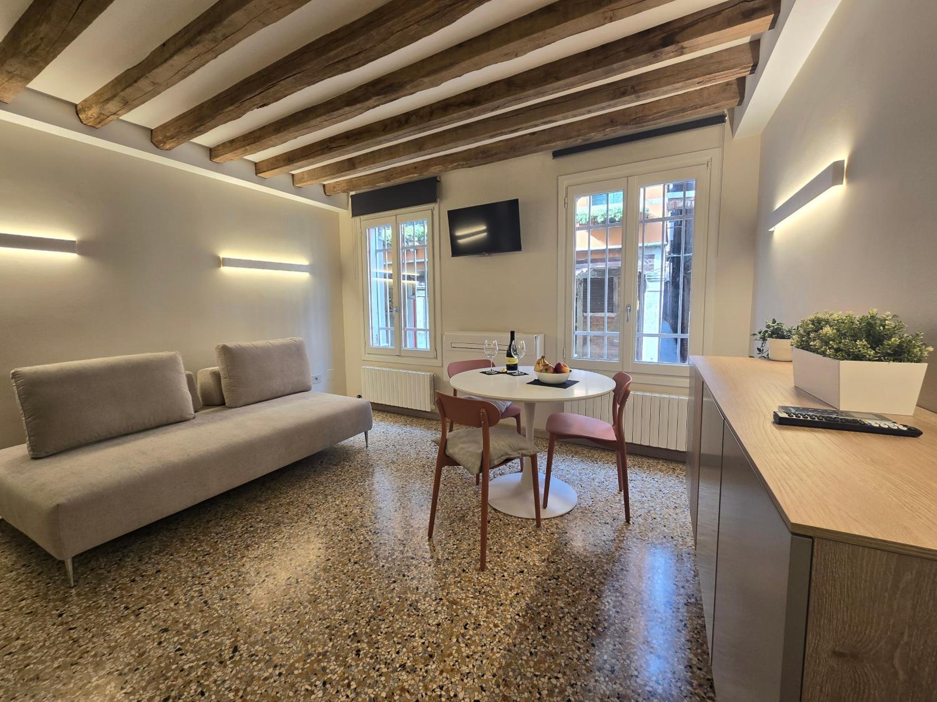 Cozy Studio with Canal View