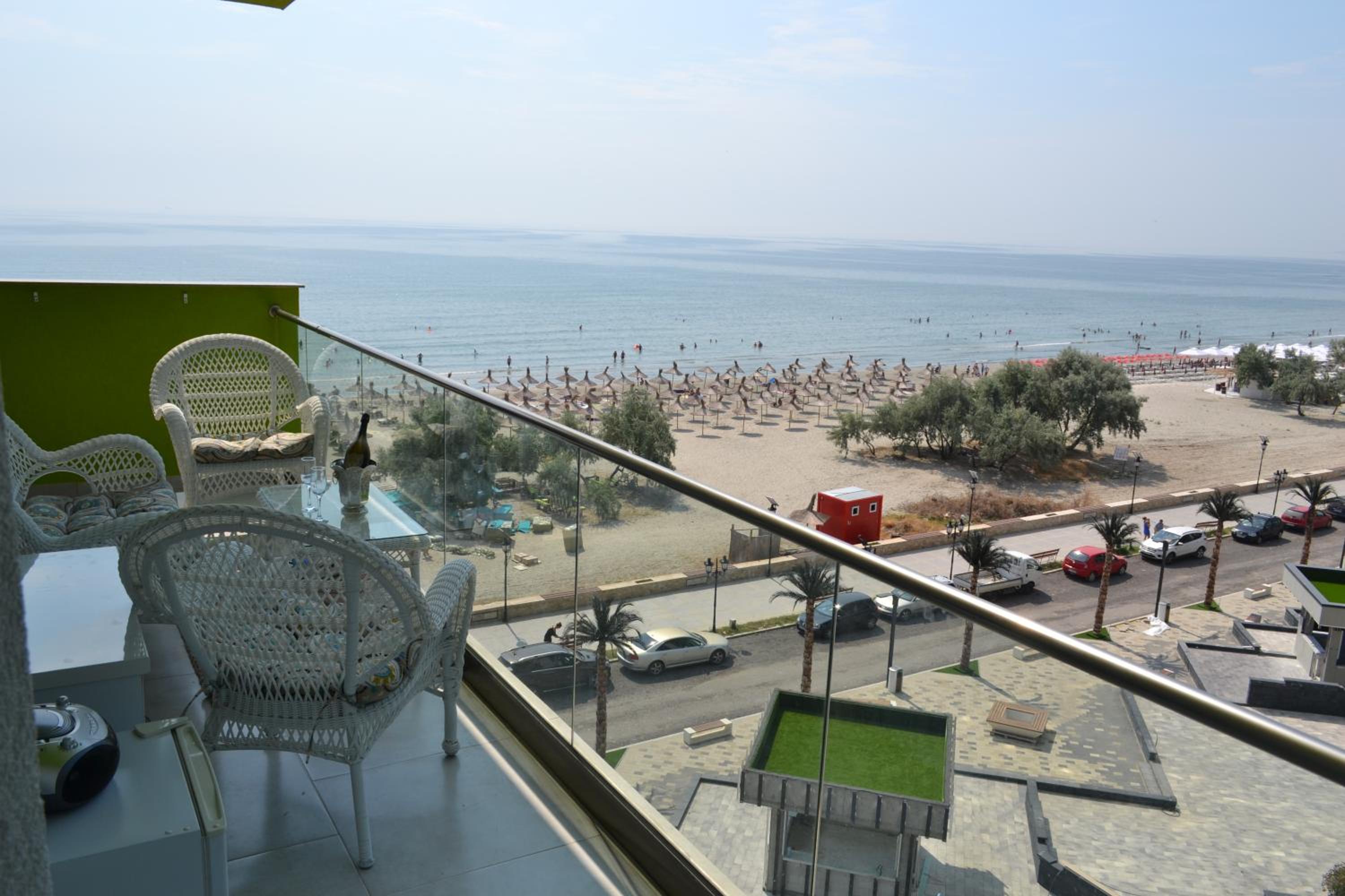 Panoramic SeaView Apartment Spa&Pool Resort - parking view 3