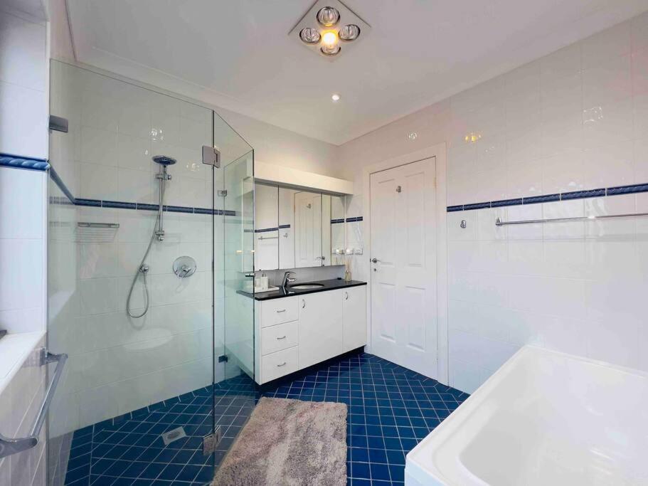 Maroubra Gem Close to Everything Sleep 16