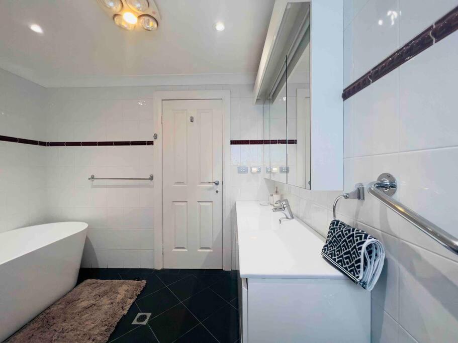 Maroubra Gem Close to Everything Sleep 16
