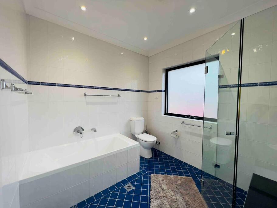 Maroubra Gem Close to Everything Sleep 16