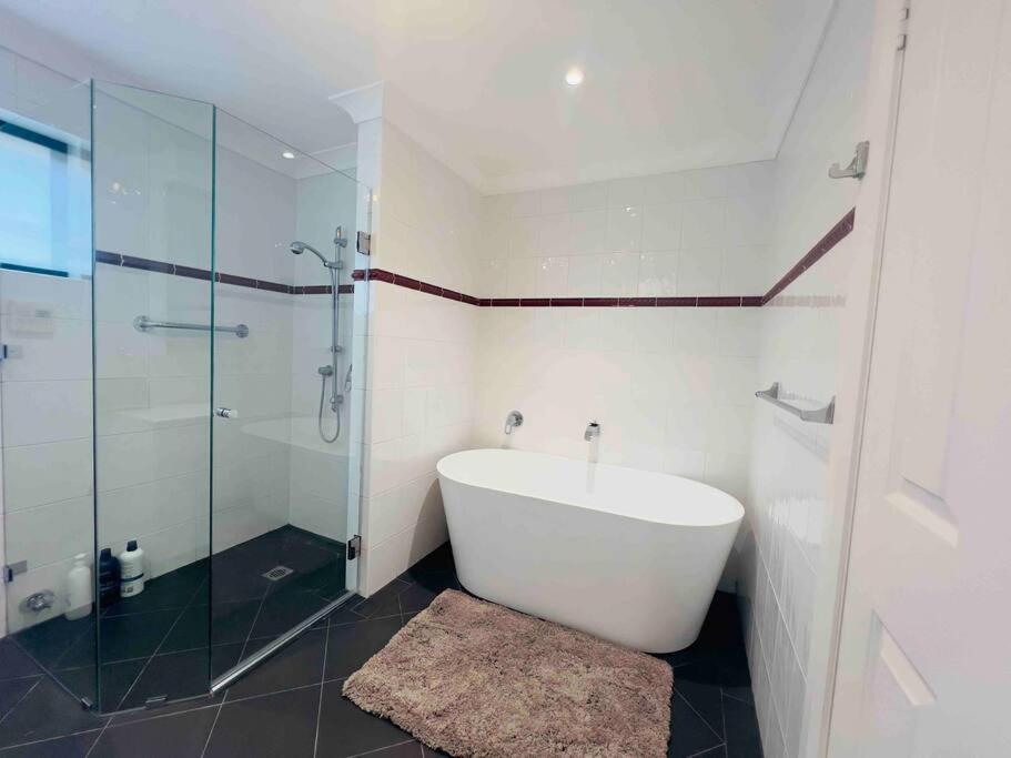 Maroubra Gem Close to Everything Sleep 16
