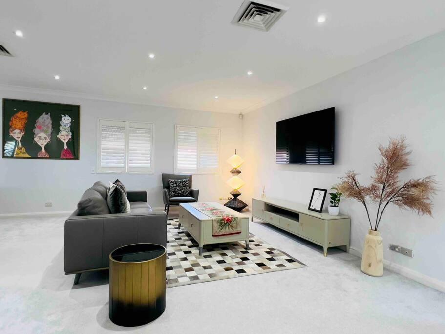 Maroubra Gem Close to Everything Sleep 16